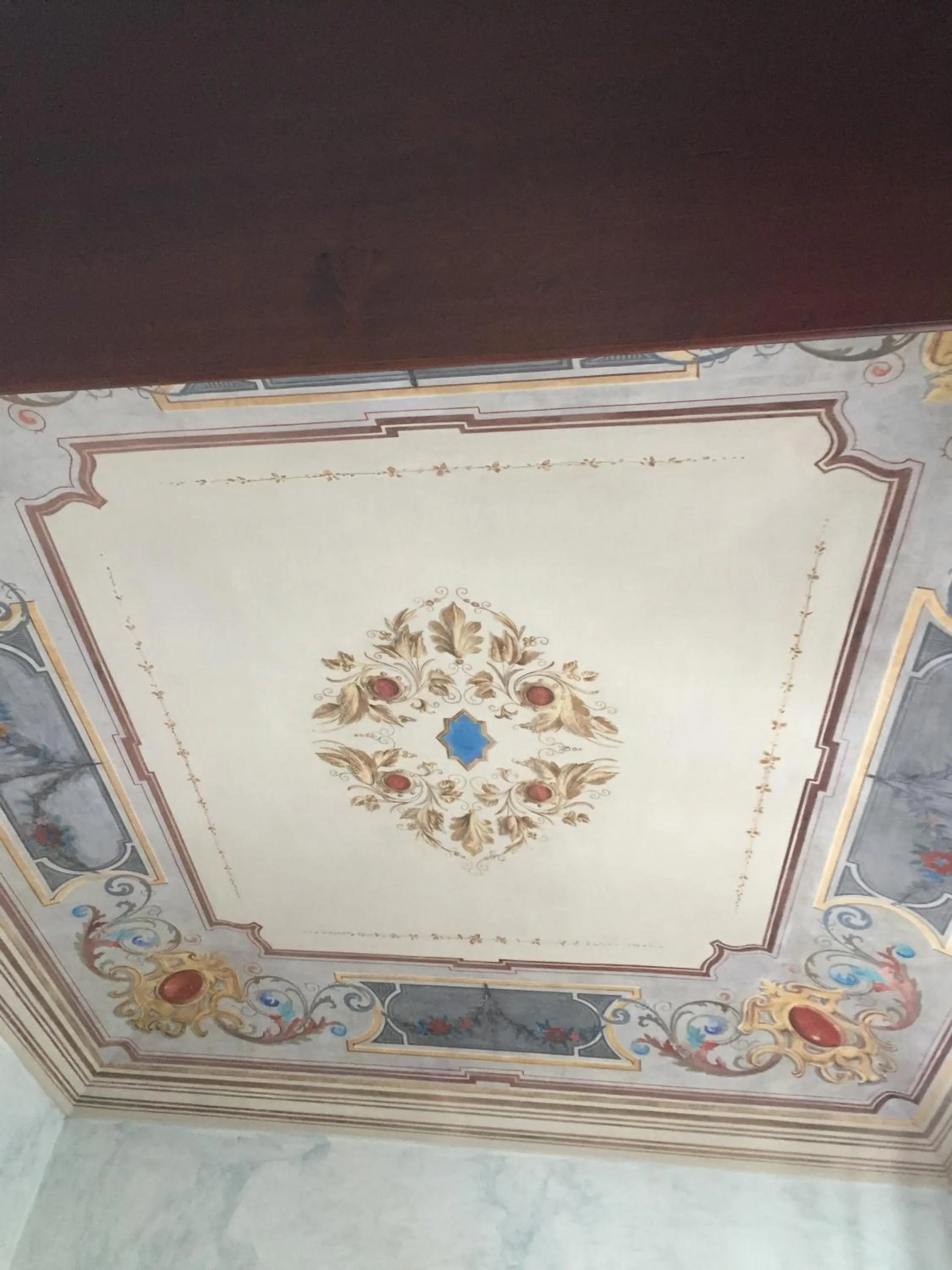 Decorative detail in Due Papi