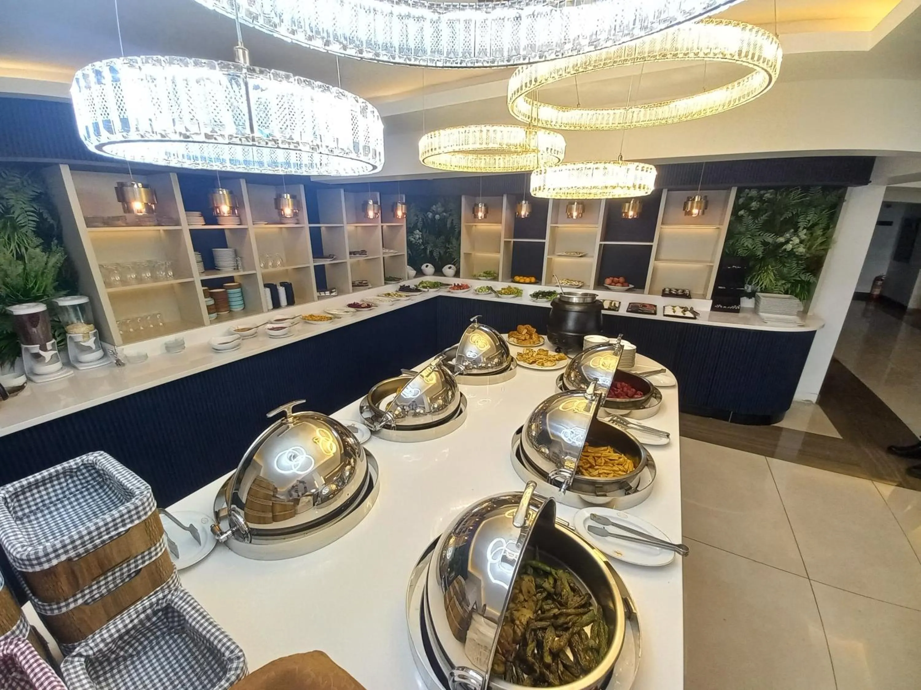 Restaurant/places to eat in GRAND BELLİ OTEL
