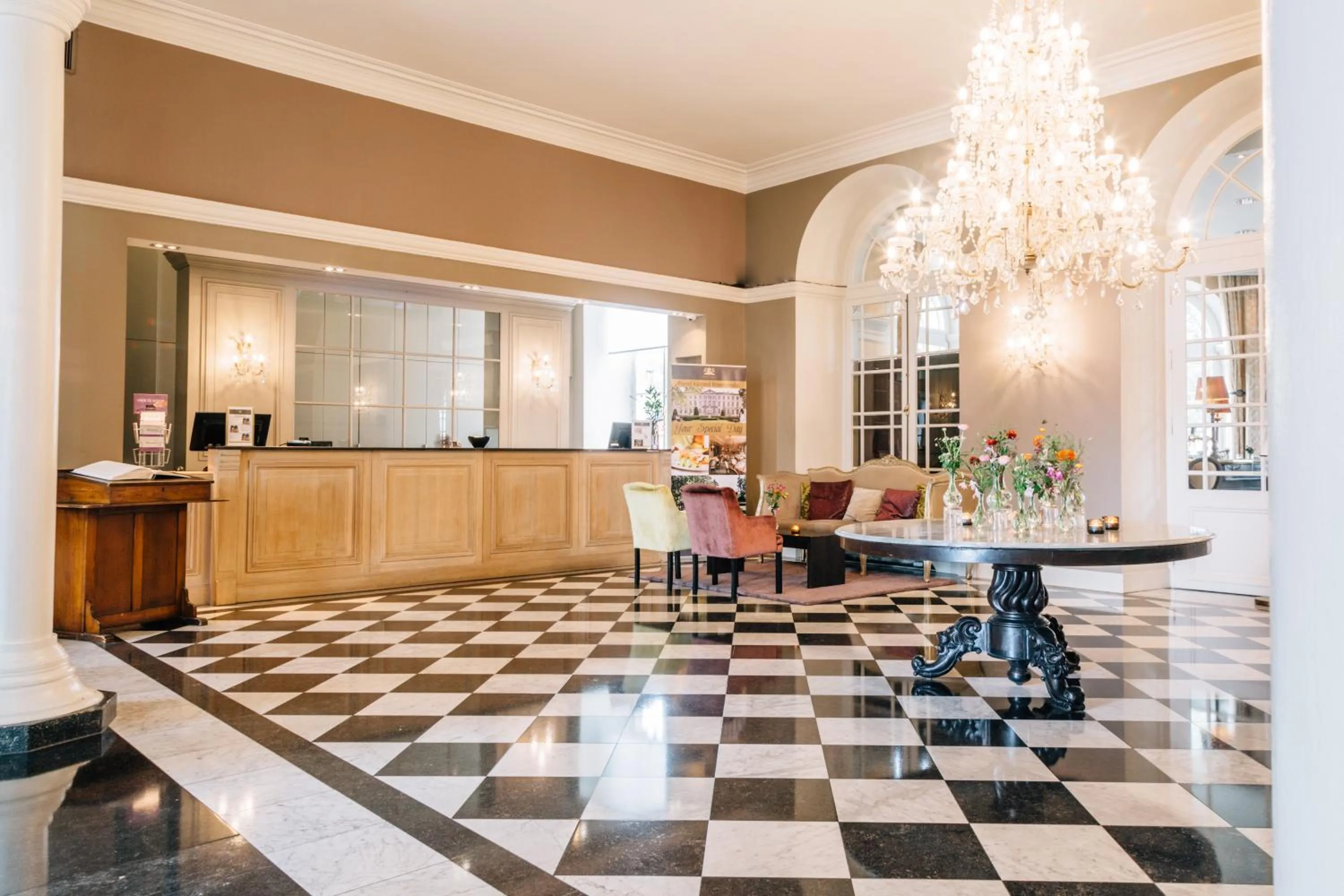 Lobby or reception in Hotel Bloemendal, near Aachen