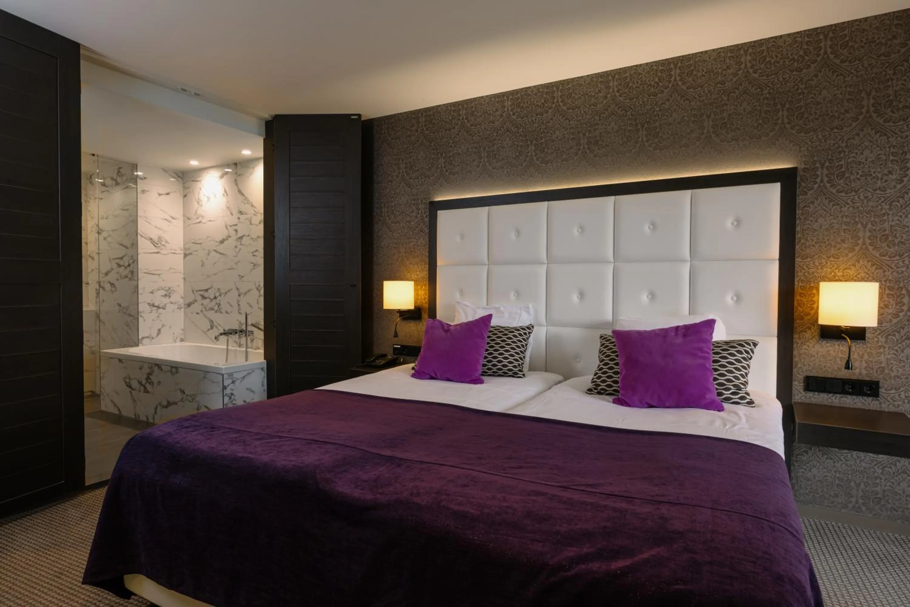 Photo of the whole room, Bed in Hotel Bloemendal, near Aachen