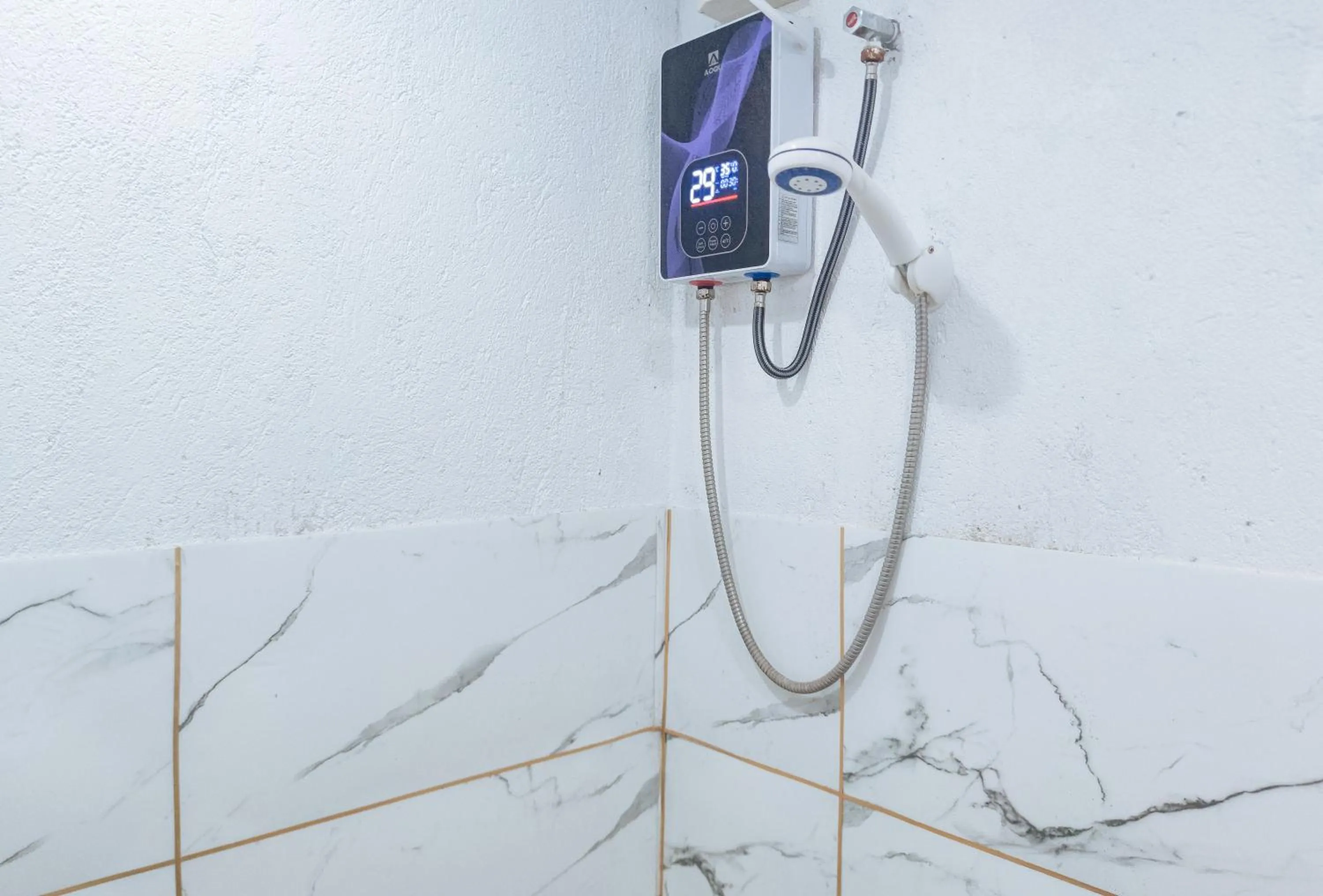 Shower in Stay Inn Station 1 Boracay by RedDoorz