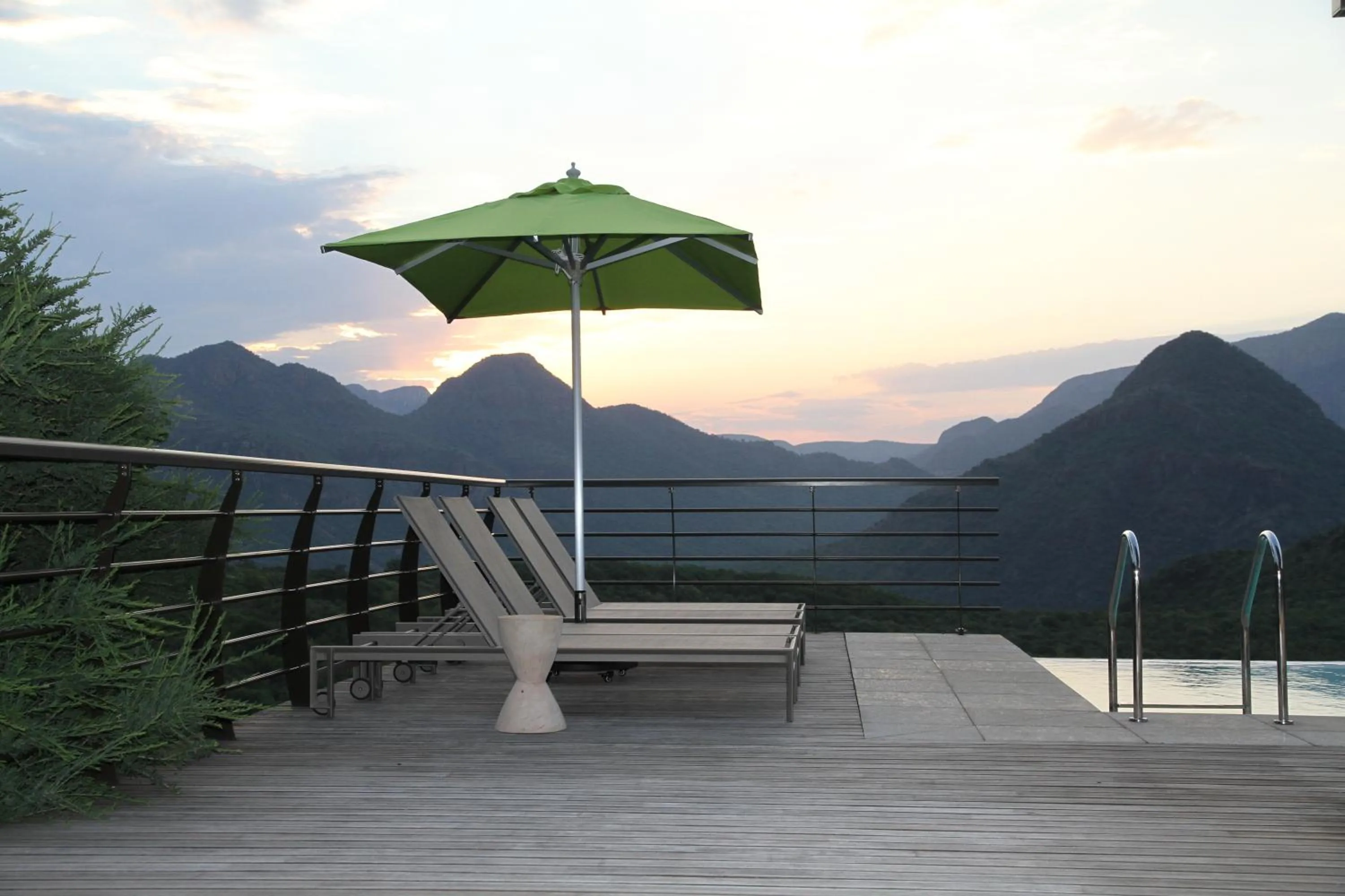 Swimming pool in umVangati House