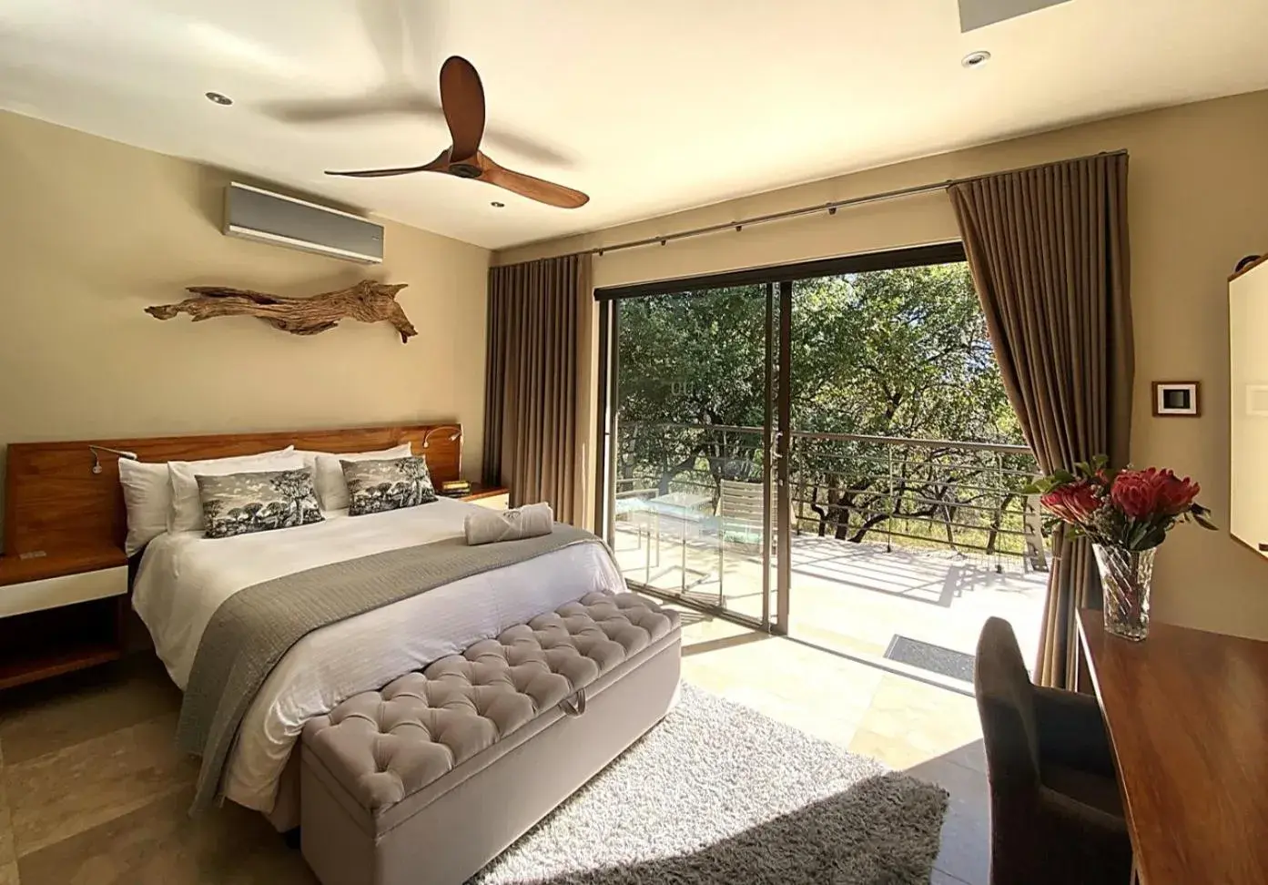 Standard Queen Room in umVangati House Standard Queen Room in umVangati House