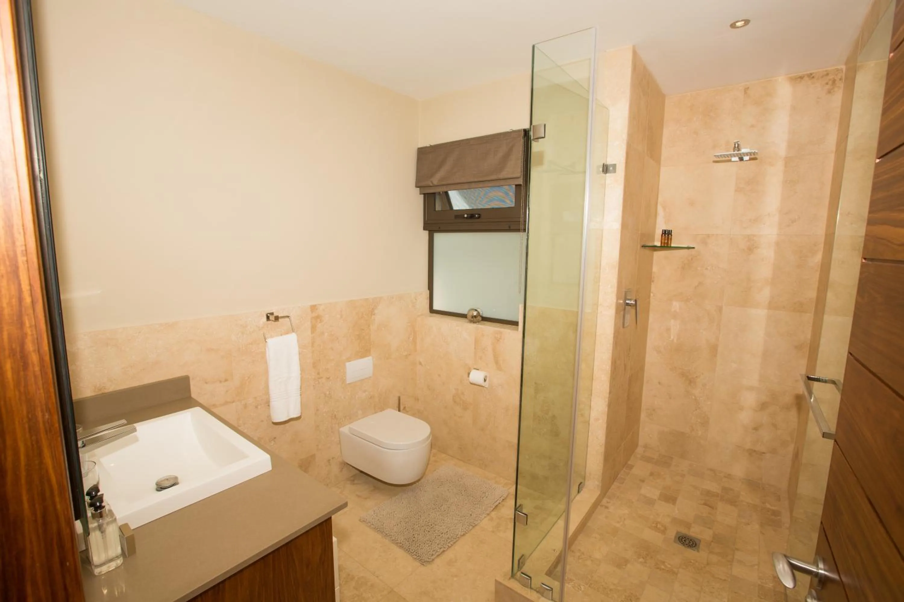 Bathroom in umVangati House