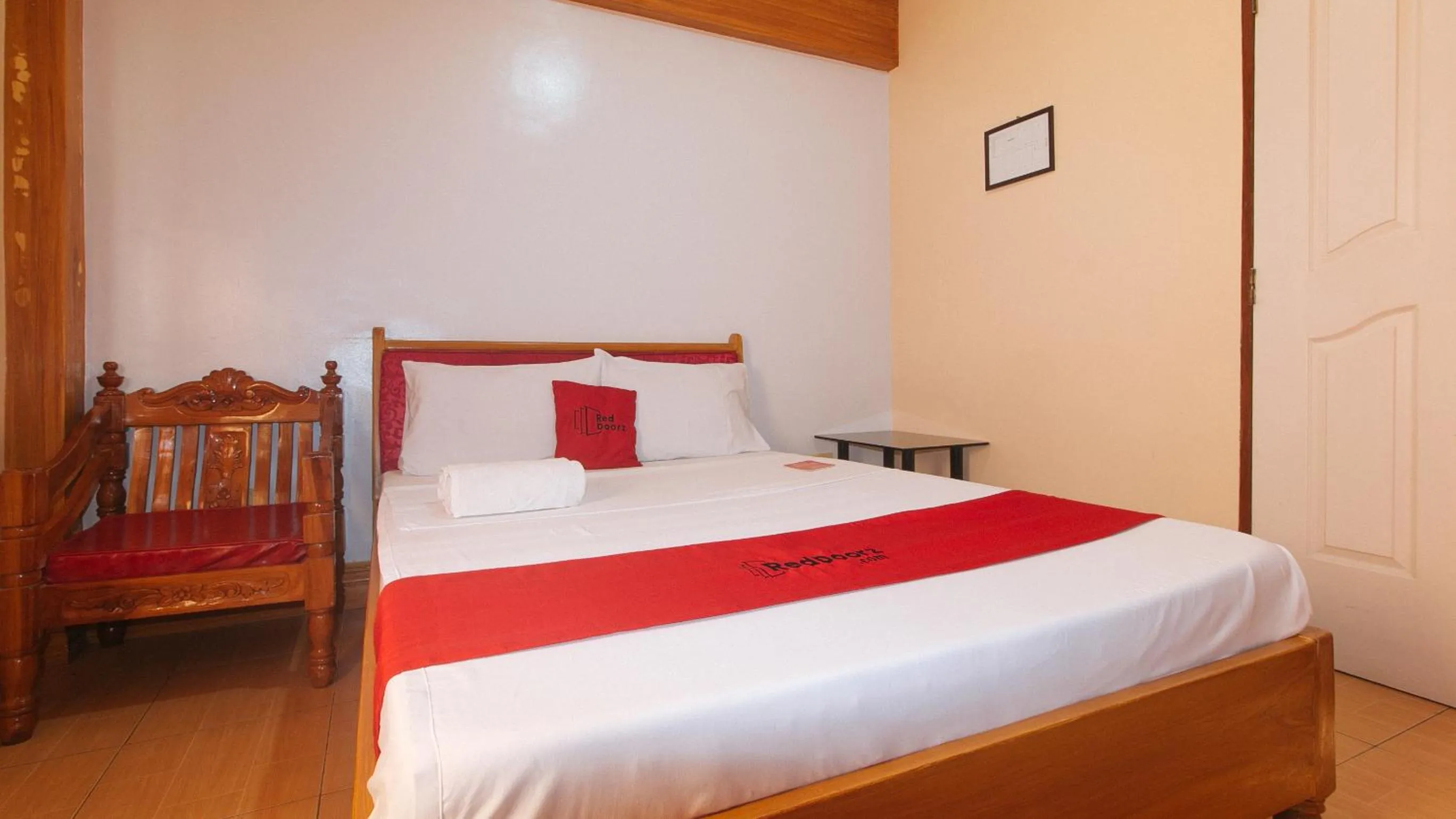 Bed in RedDoorz @ Farm Side Hotel Laoag City