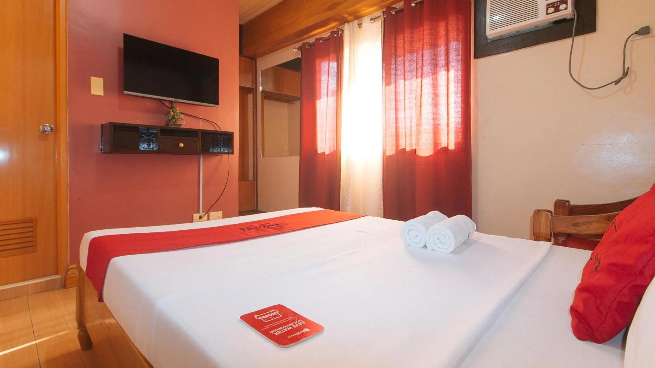 Bed in RedDoorz @ Farm Side Hotel Laoag City