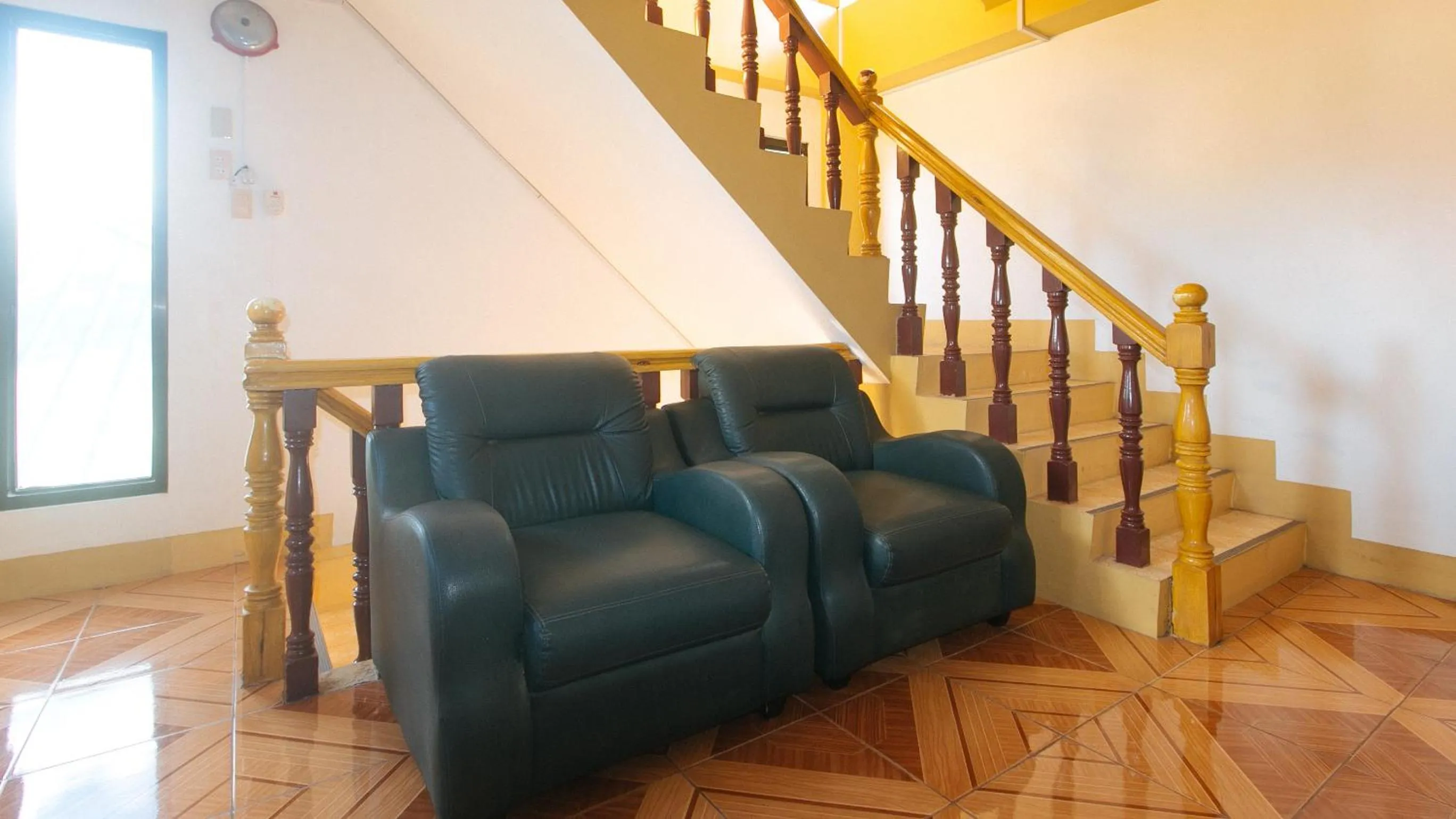 Seating area in RedDoorz @ Farm Side Hotel Laoag City