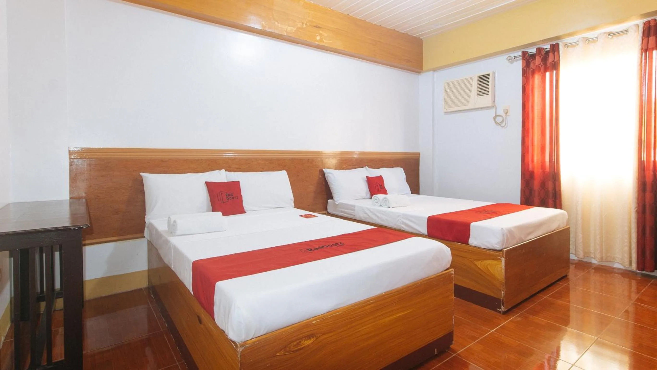 Bed in RedDoorz @ Farm Side Hotel Laoag City