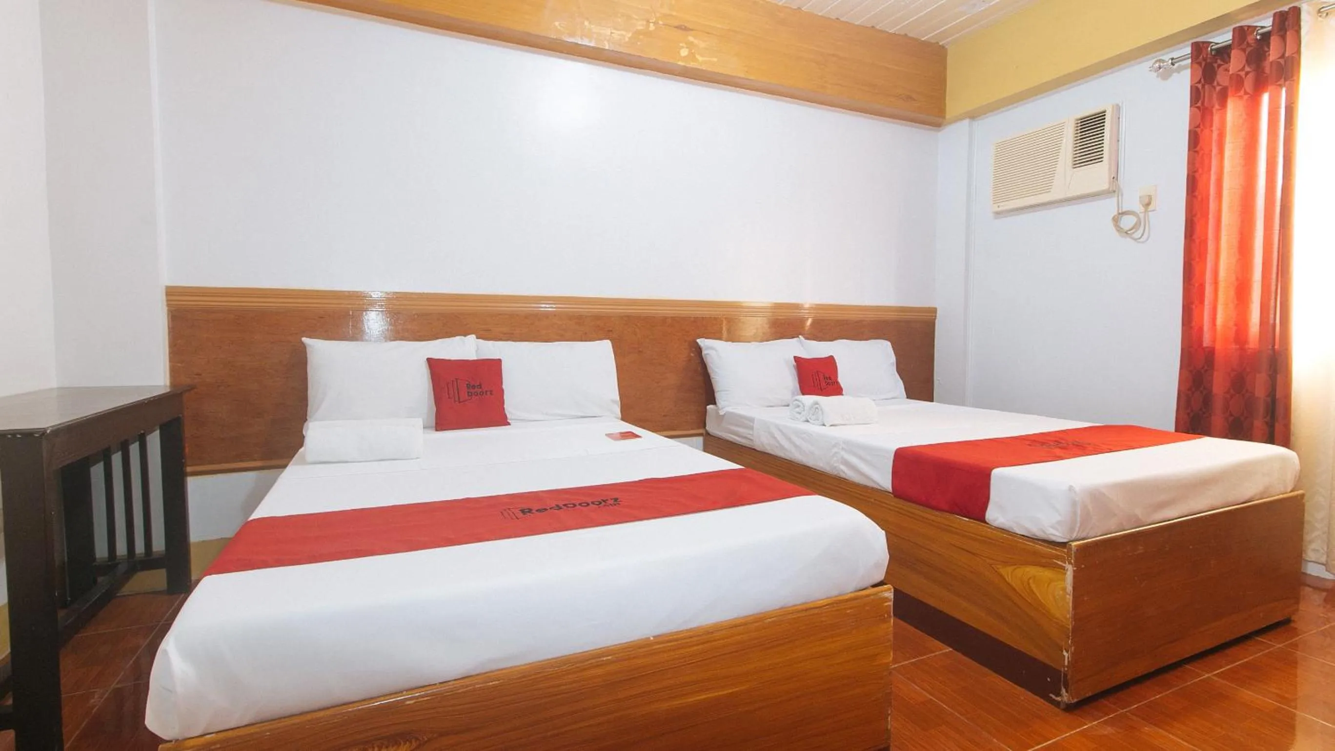 Bed in RedDoorz @ Farm Side Hotel Laoag City