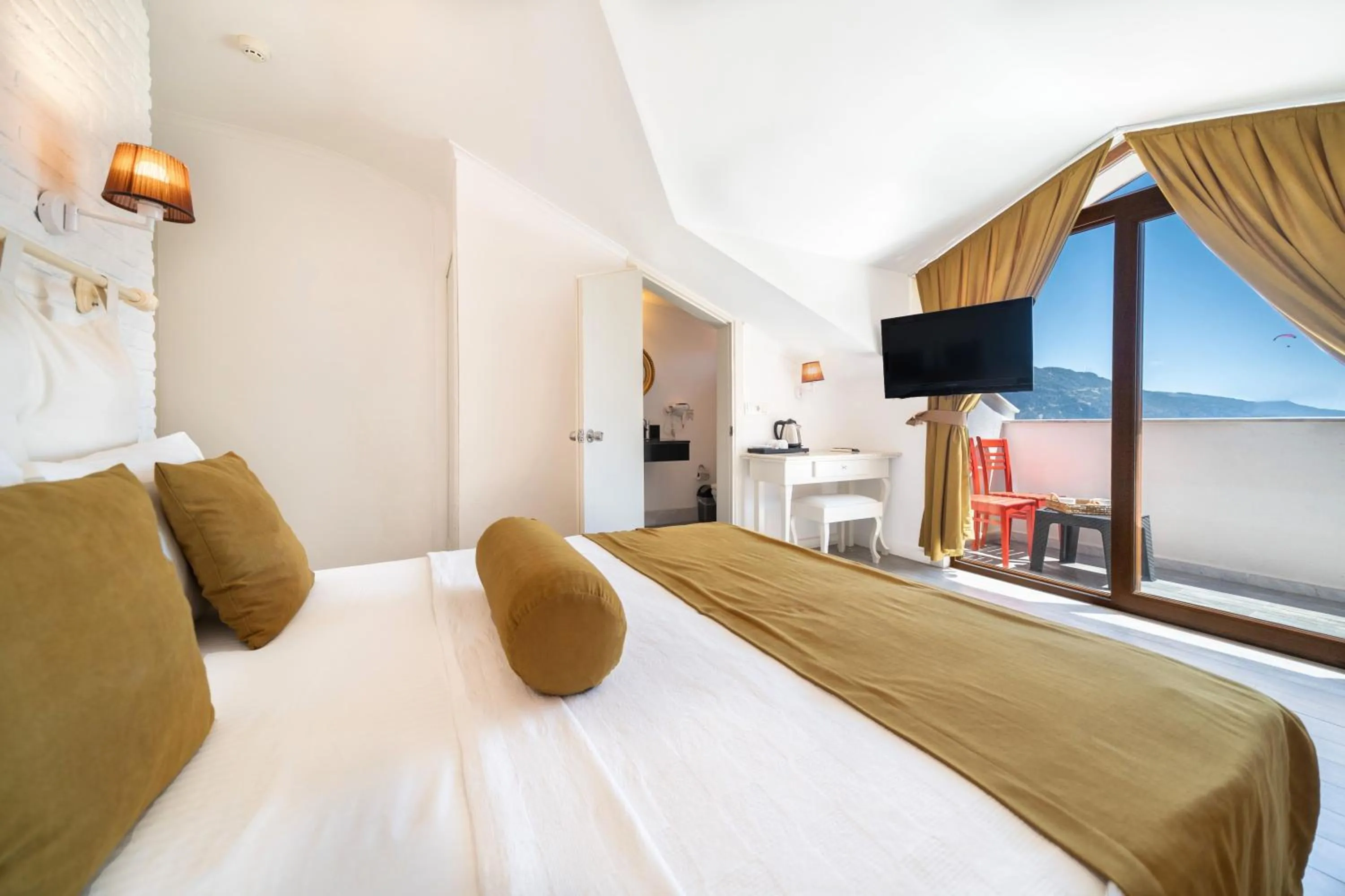 Bed in Ata Lagoon Beach Hotel