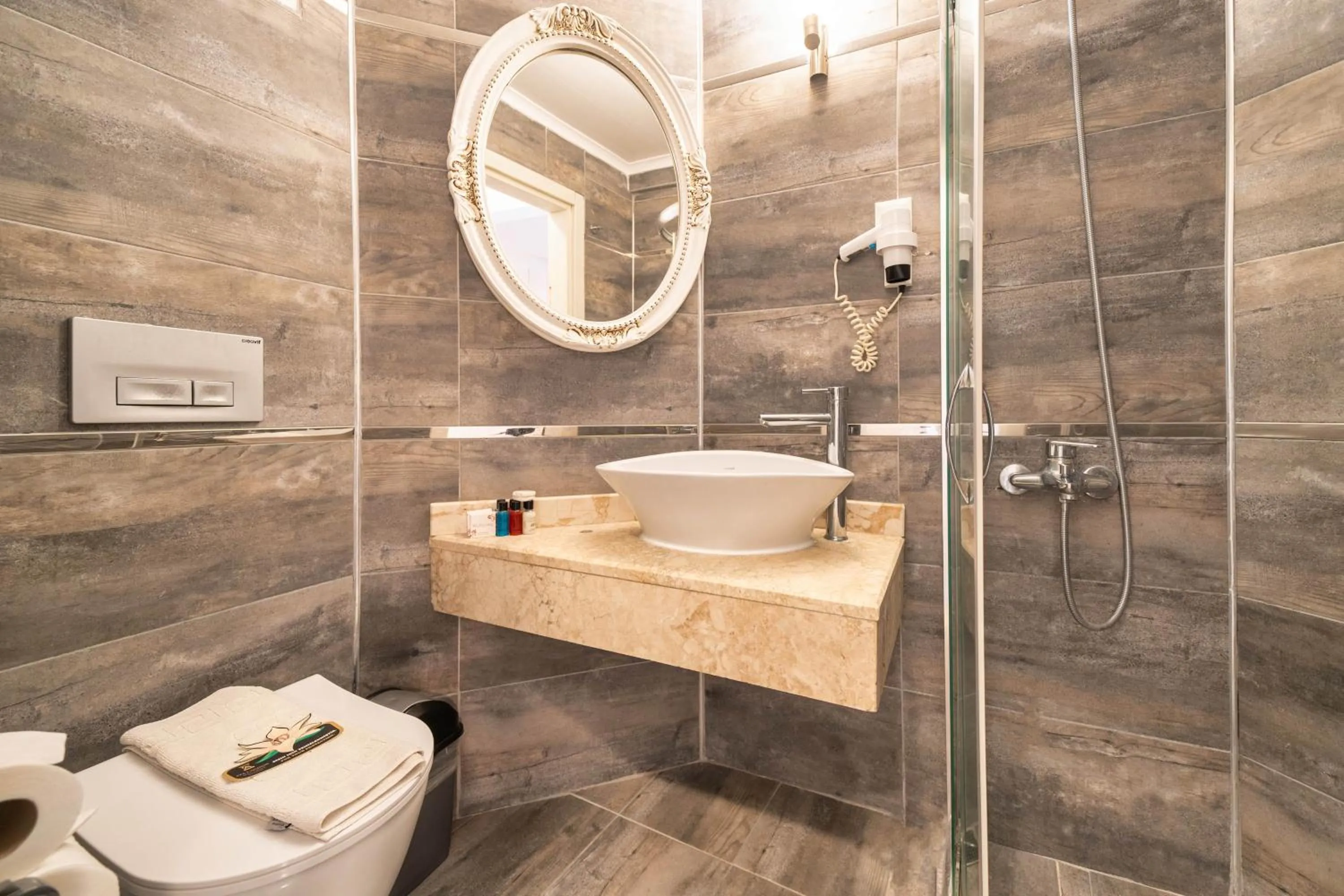 Shower in Ata Lagoon Beach Hotel