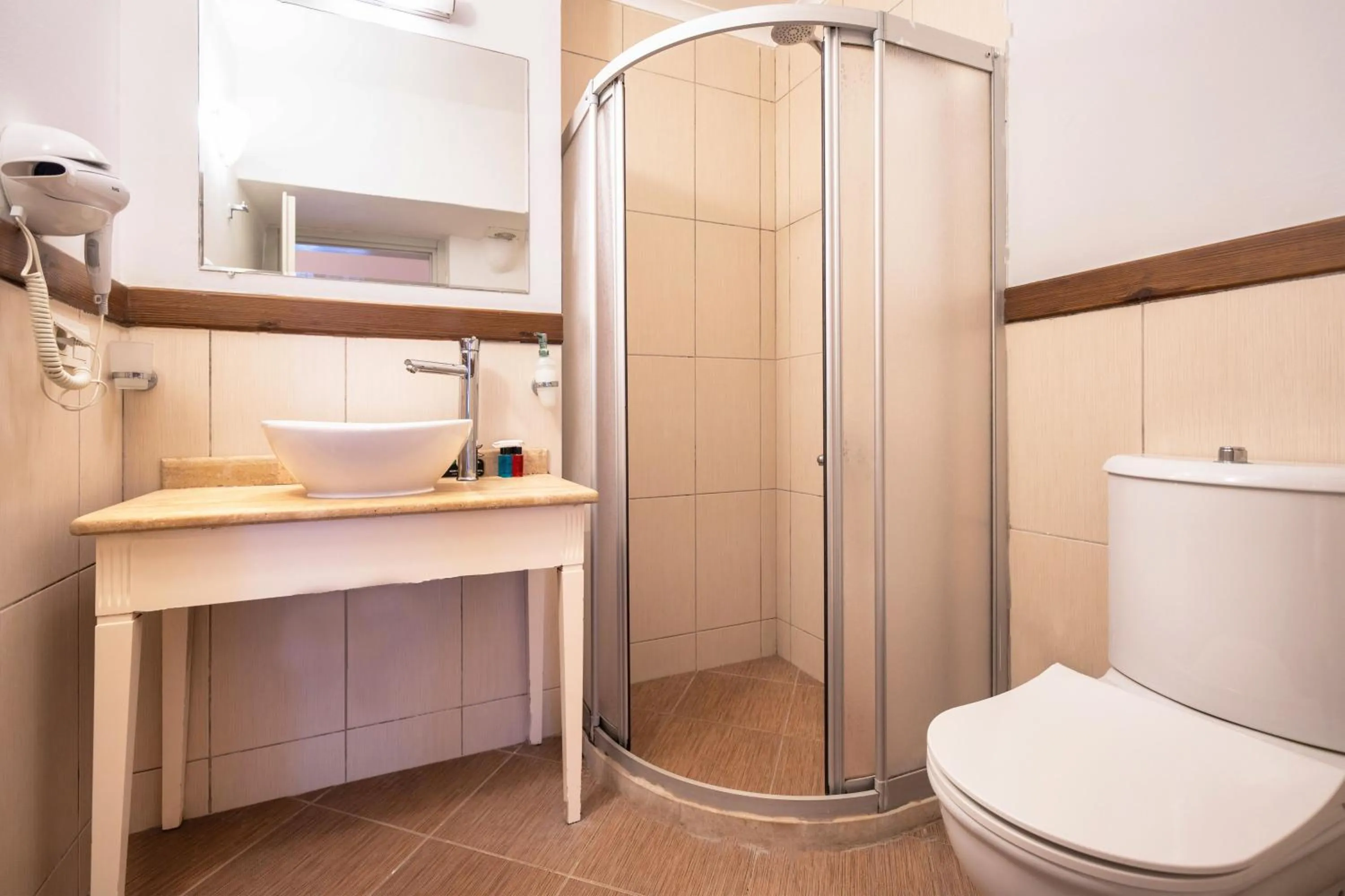 Shower in Ata Lagoon Beach Hotel