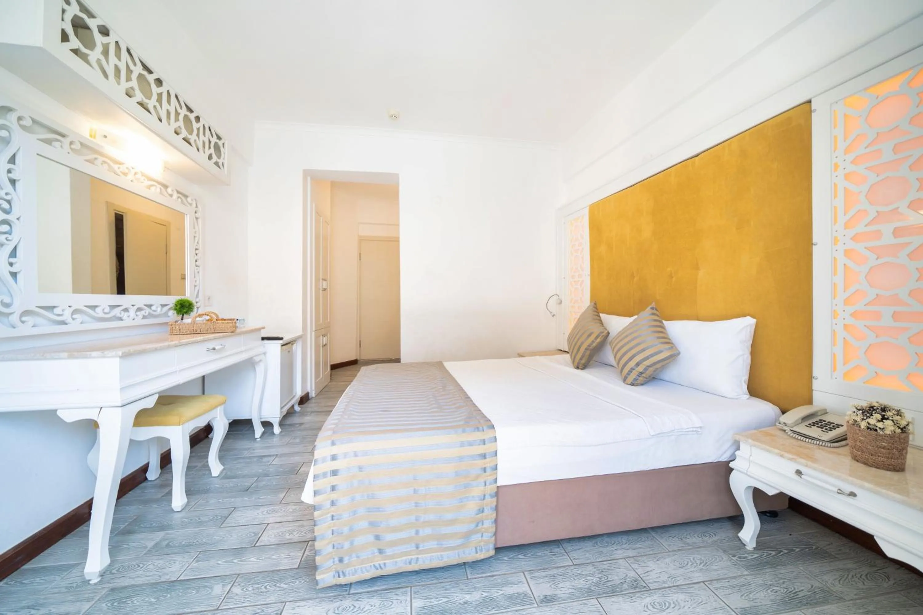 Bed in Ata Lagoon Beach Hotel