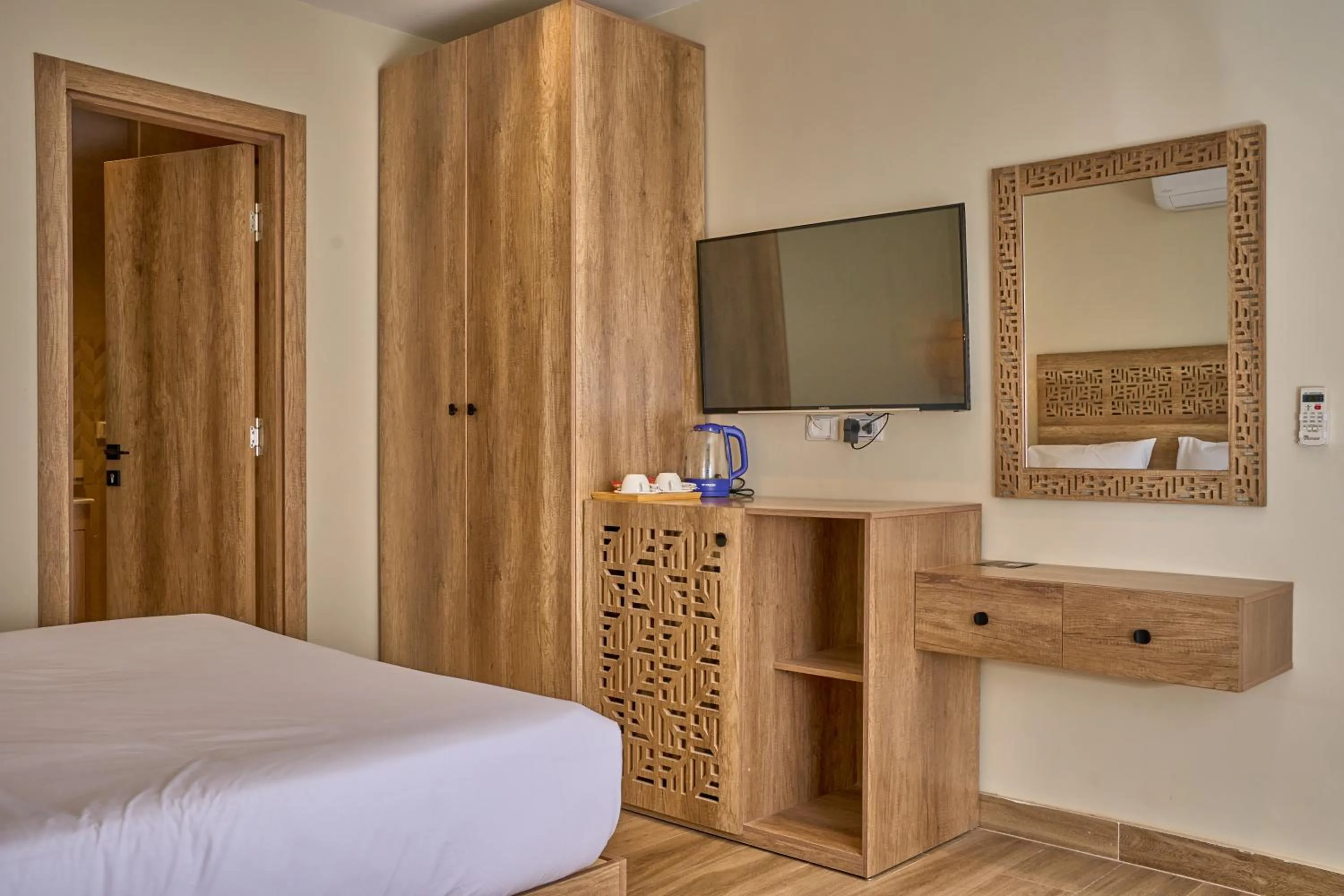 Bedroom, Bed in Lotus Inn