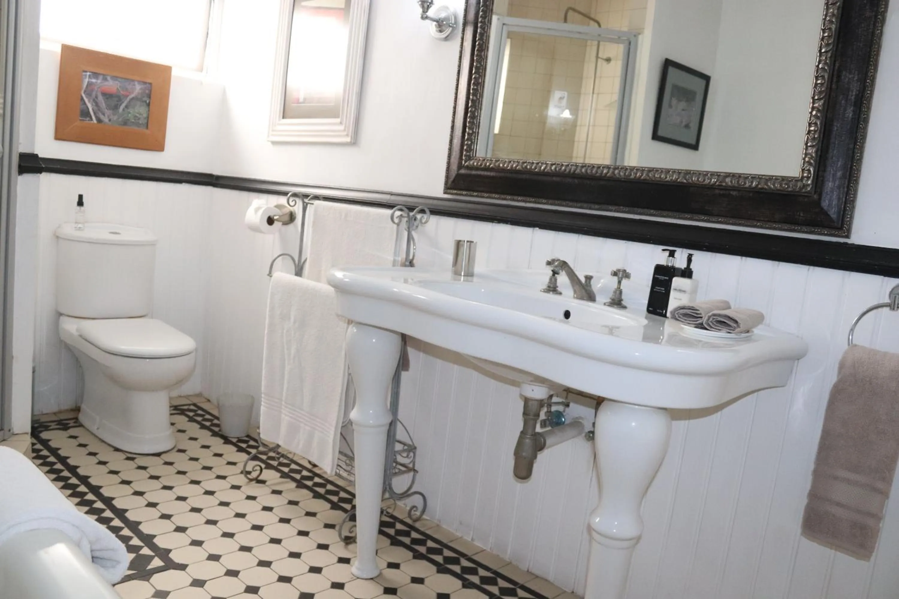 Bathroom in Gilcrest Place Guest House