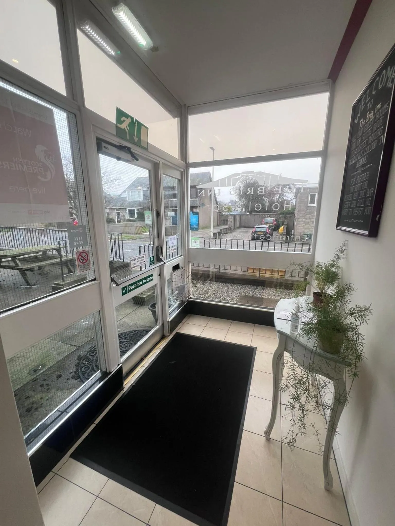 Facade/entrance in Brig Inn Hotel