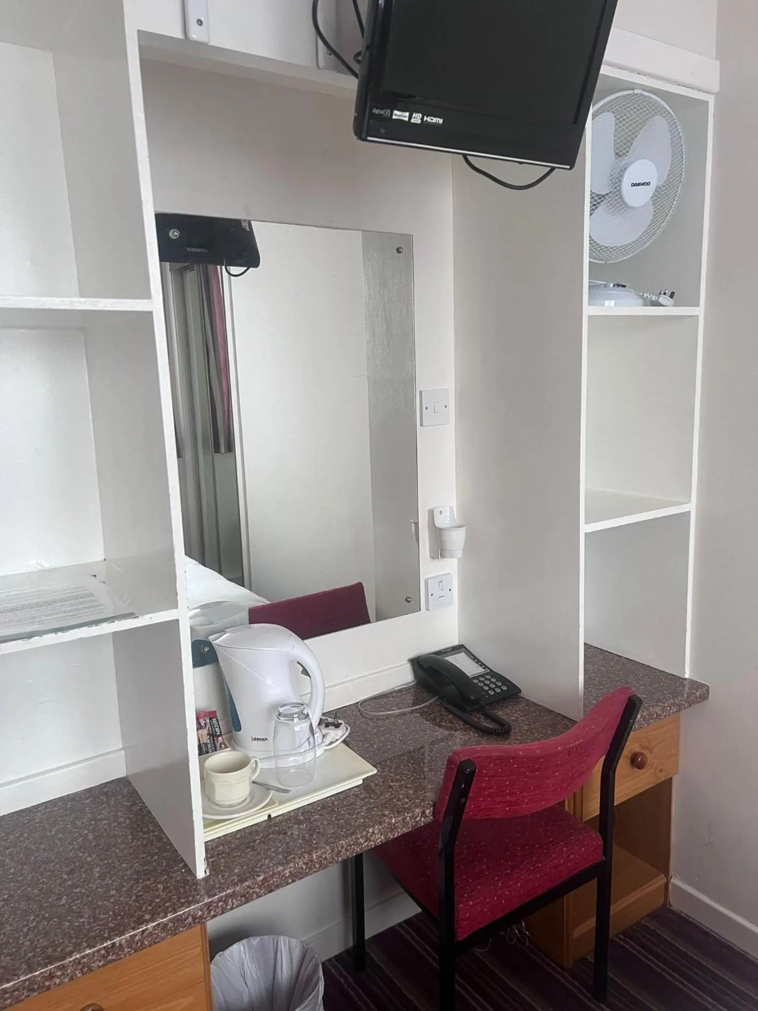 TV and multimedia in Brig Inn Hotel