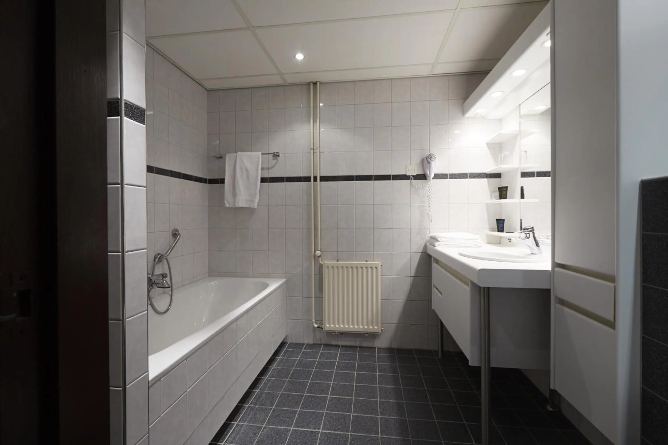 Shower in Hotel Zwartewater