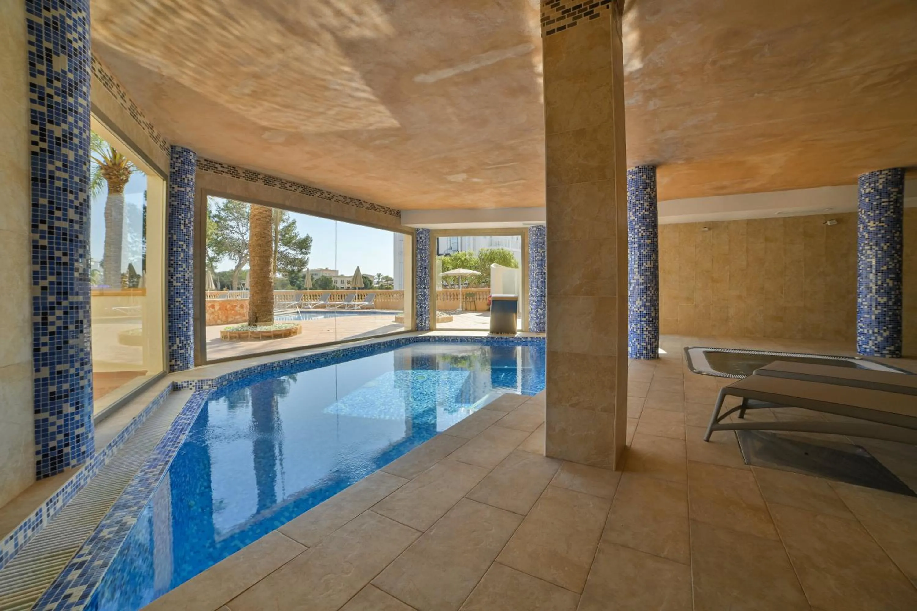 Swimming pool in Apartamentos Azul Playa