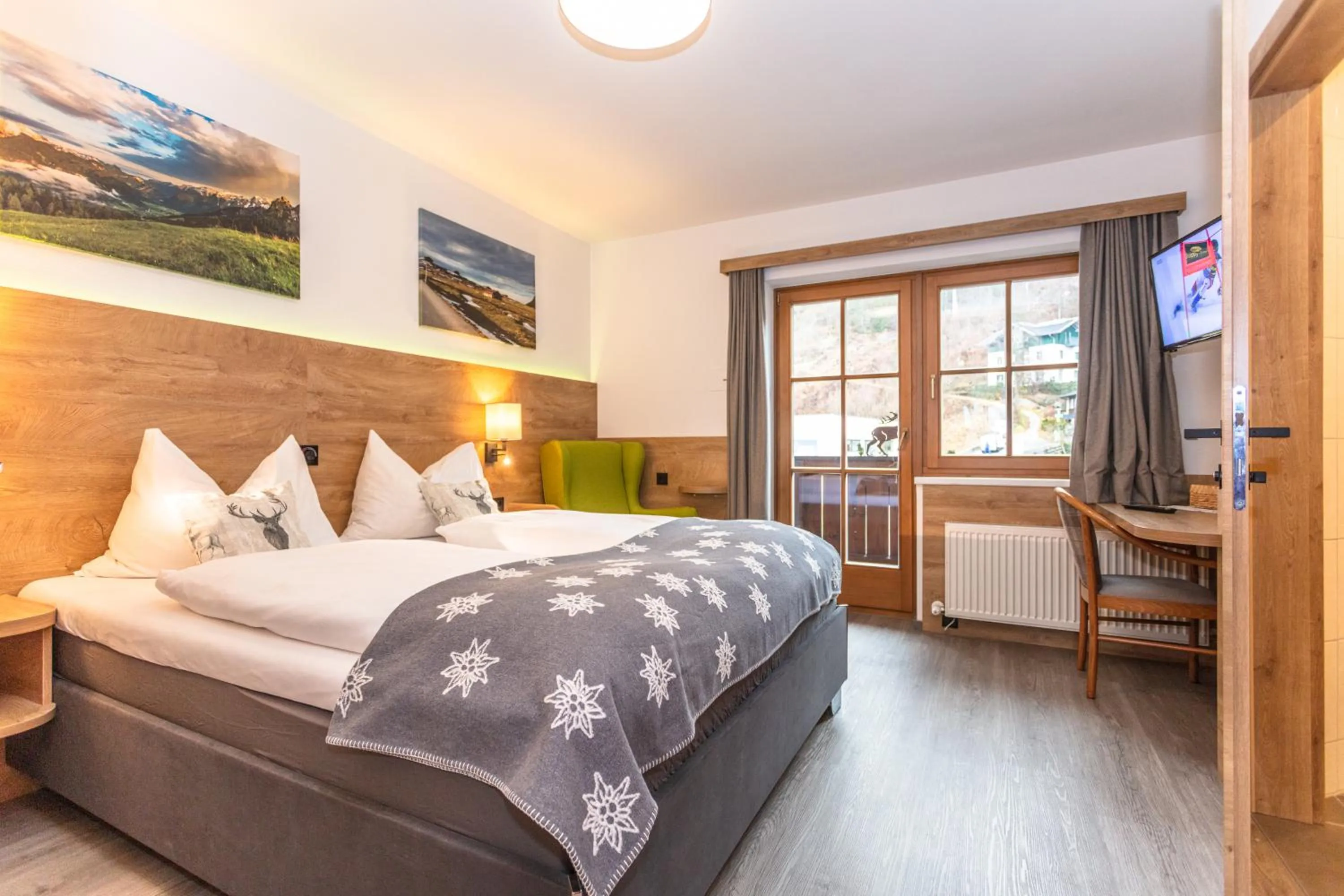 TV and multimedia, Bed in Landgasthof Neuwirt