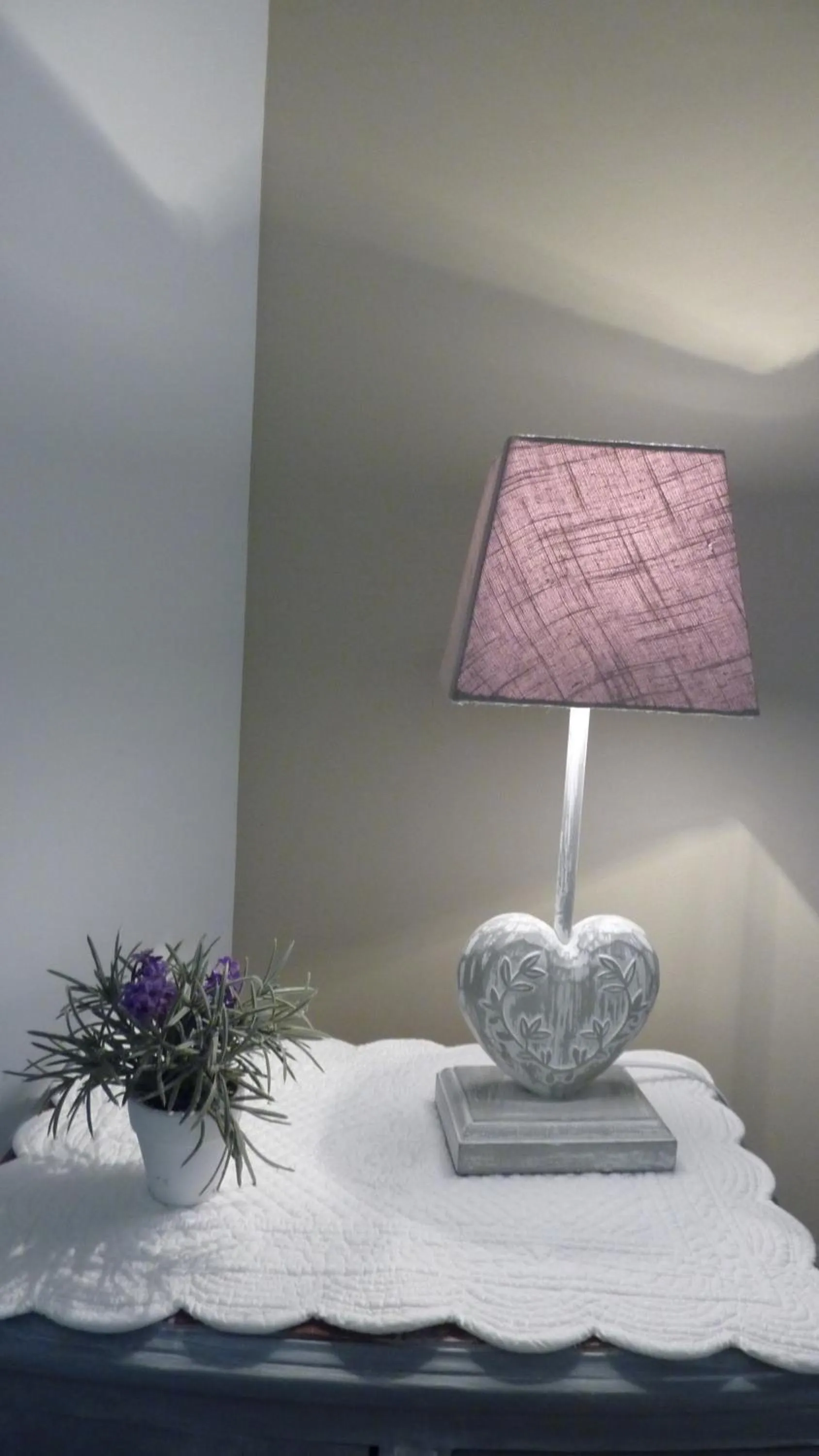 Decorative detail, Bed in L Olivadou B&B