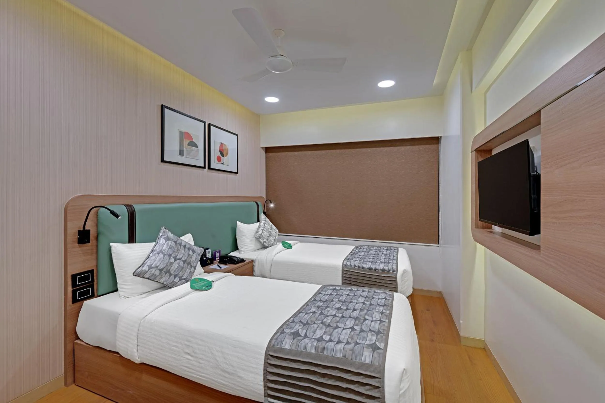 Bedroom, Bed in Click Hotels Andheri MIDC
