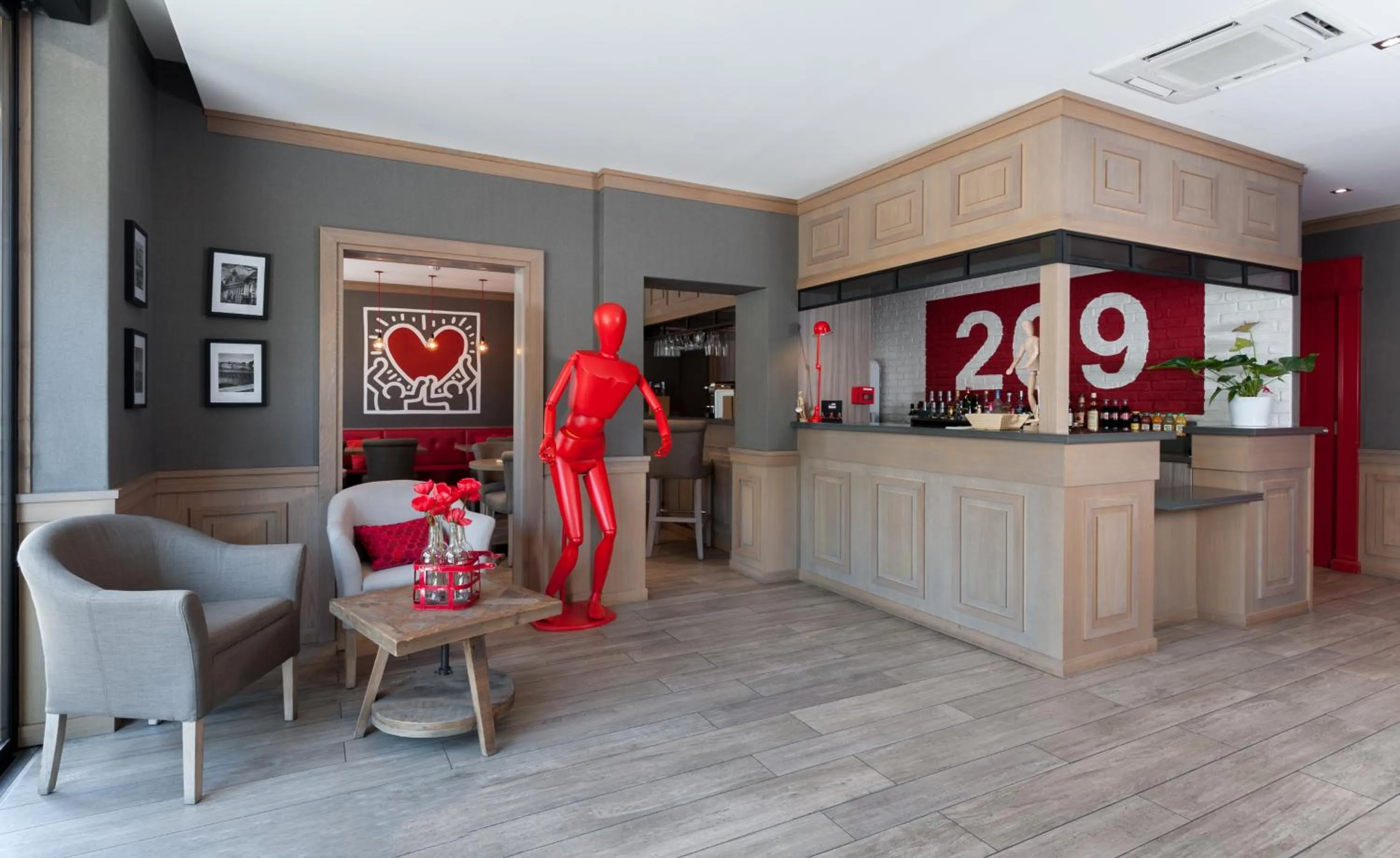 Staff in Hôtel le 209 Paris Bercy