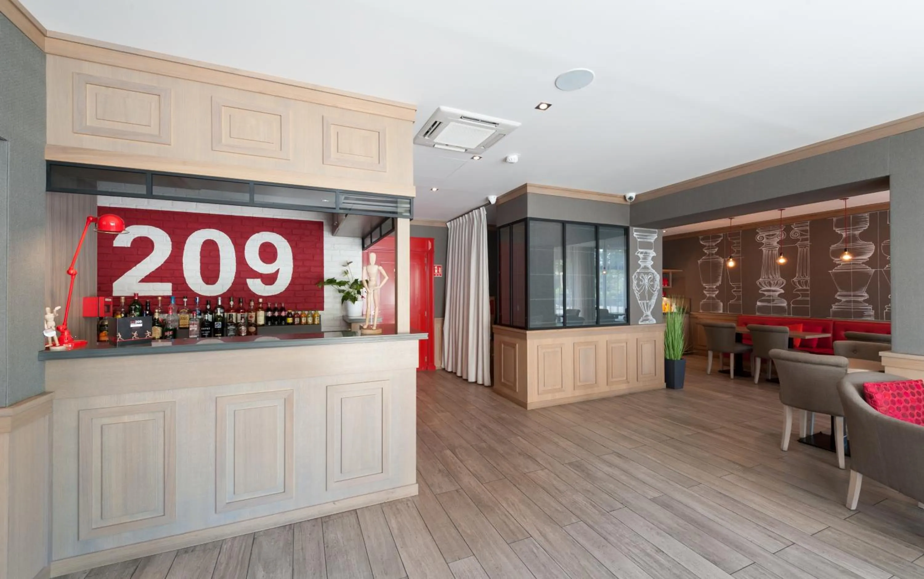 Facade/entrance in Hôtel le 209 Paris Bercy