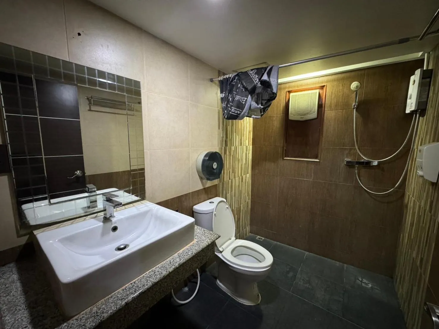 Shower in MrMac's Place