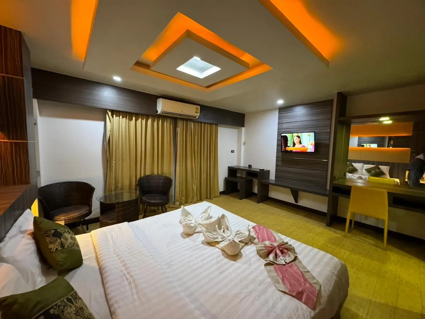 Bedroom, Bed in MrMac's Place