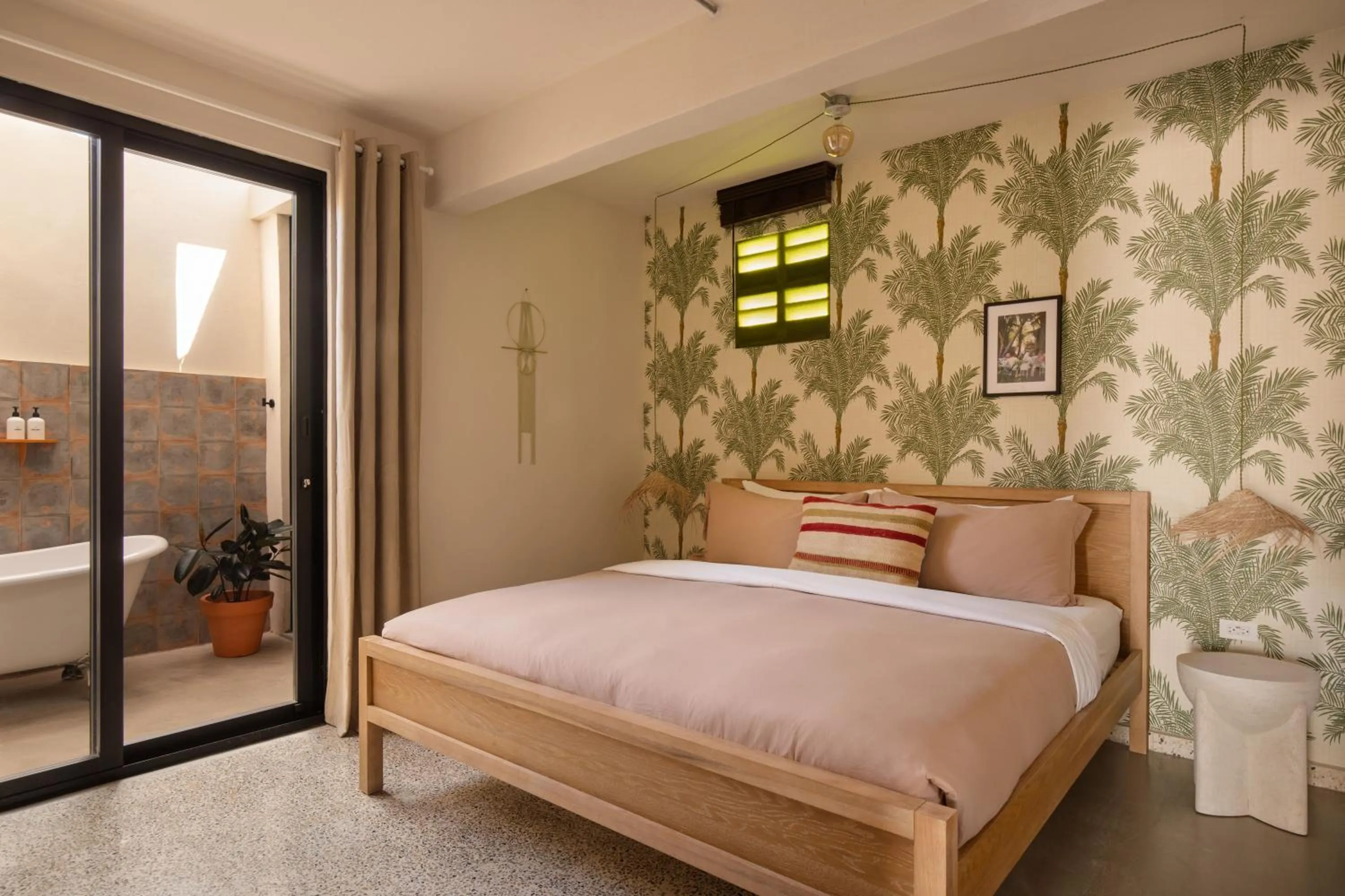 Photo of the whole room, Bed in NOA by DW