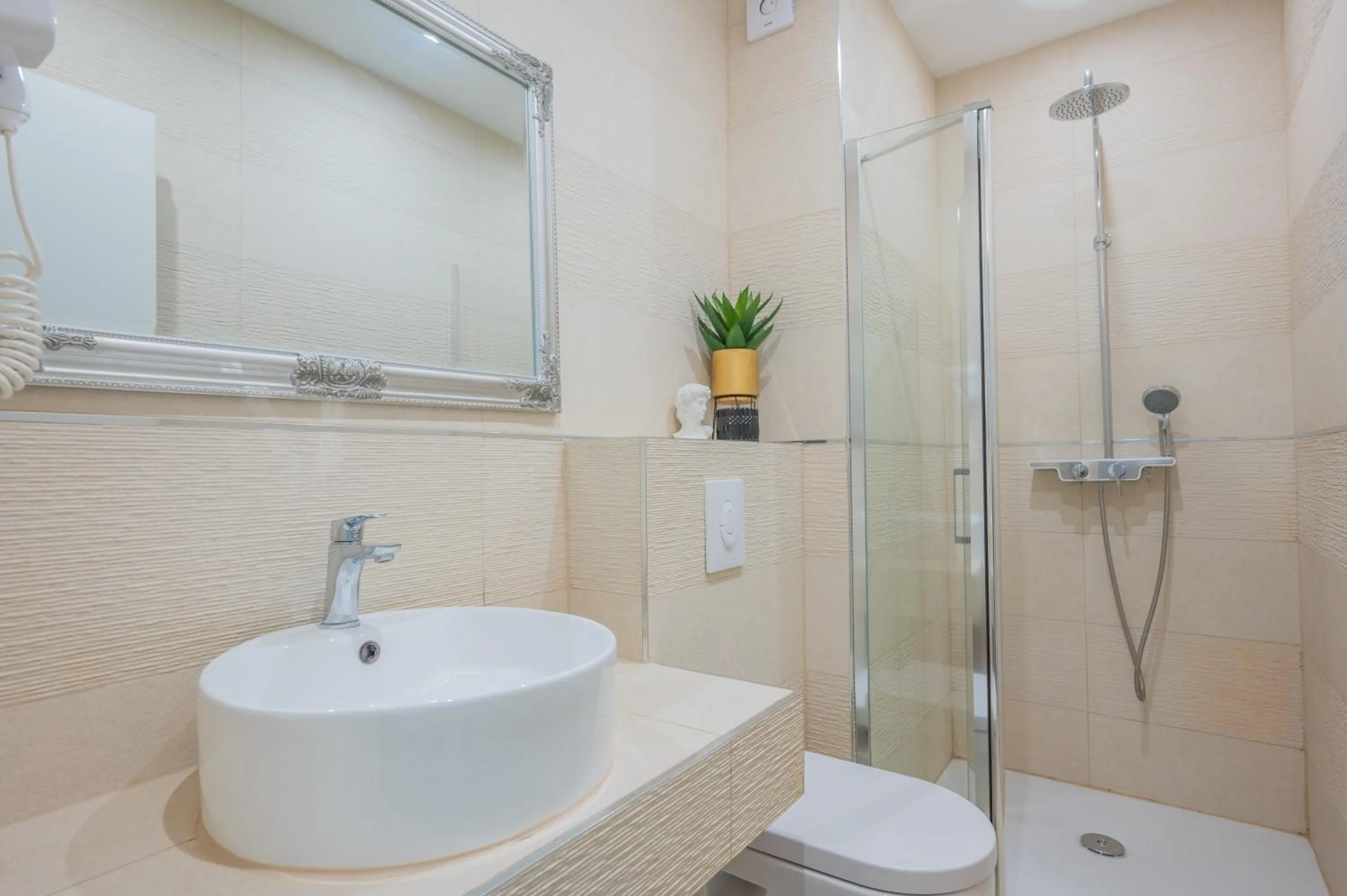 Shower in Samstag Split