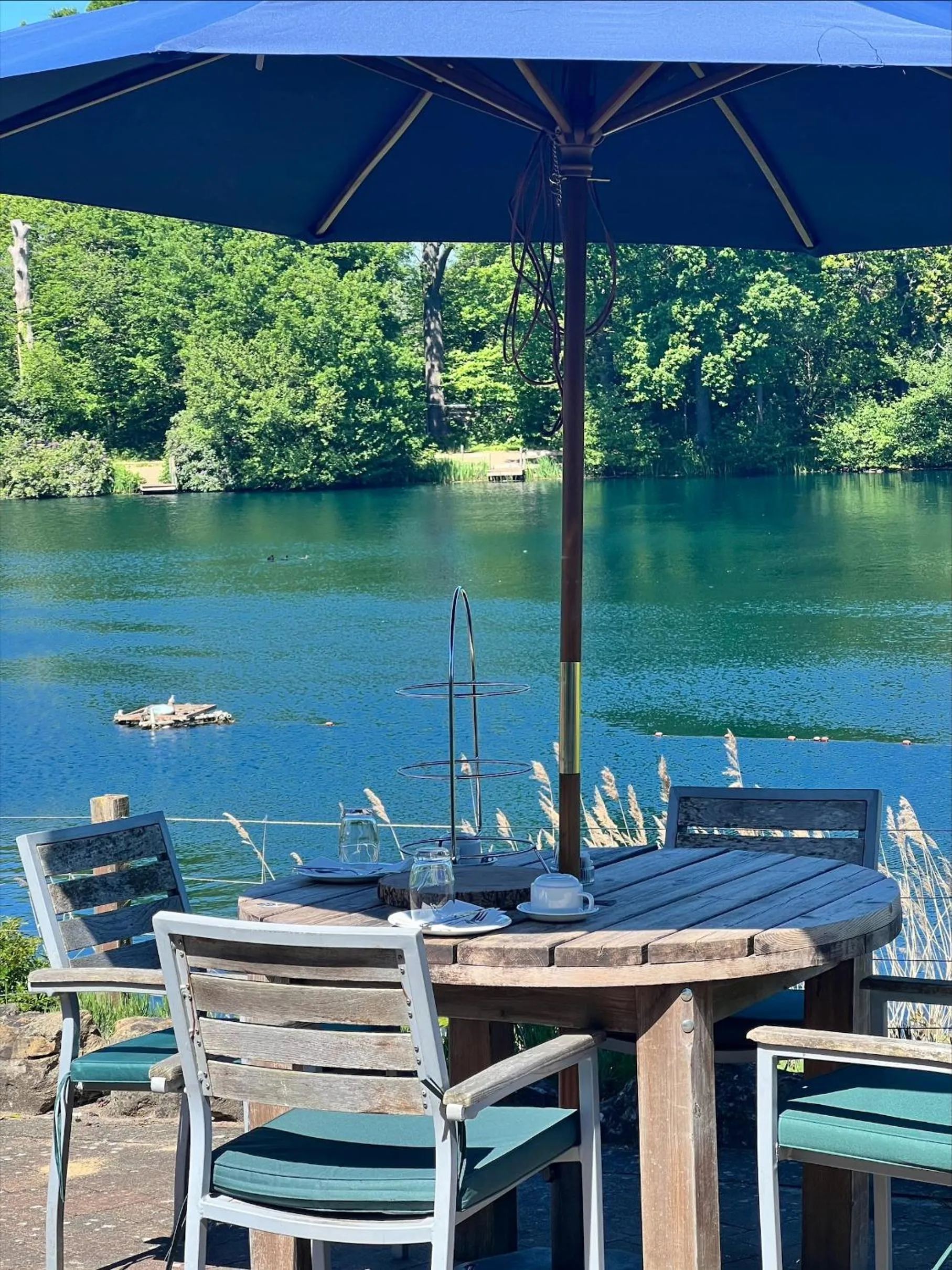 Food and drinks in Inn On The Lake