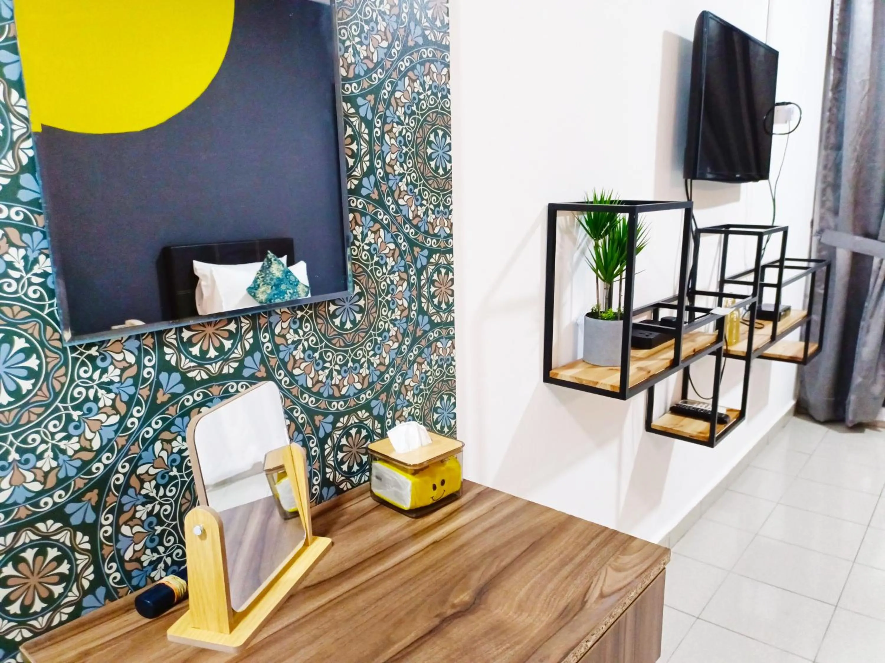 TV and multimedia in Salaam Suites Hotel