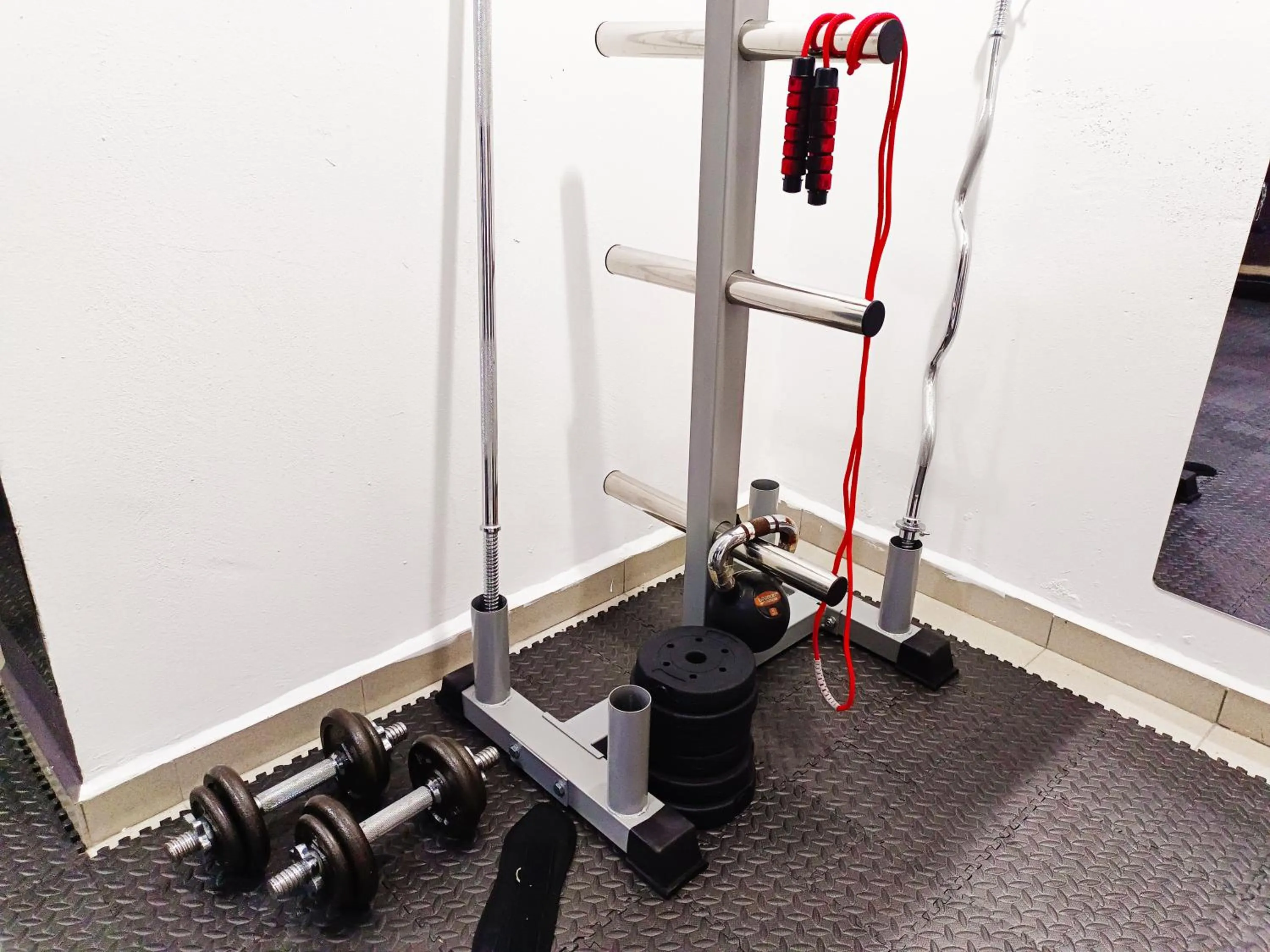 Fitness centre/facilities in Salaam Suites Hotel