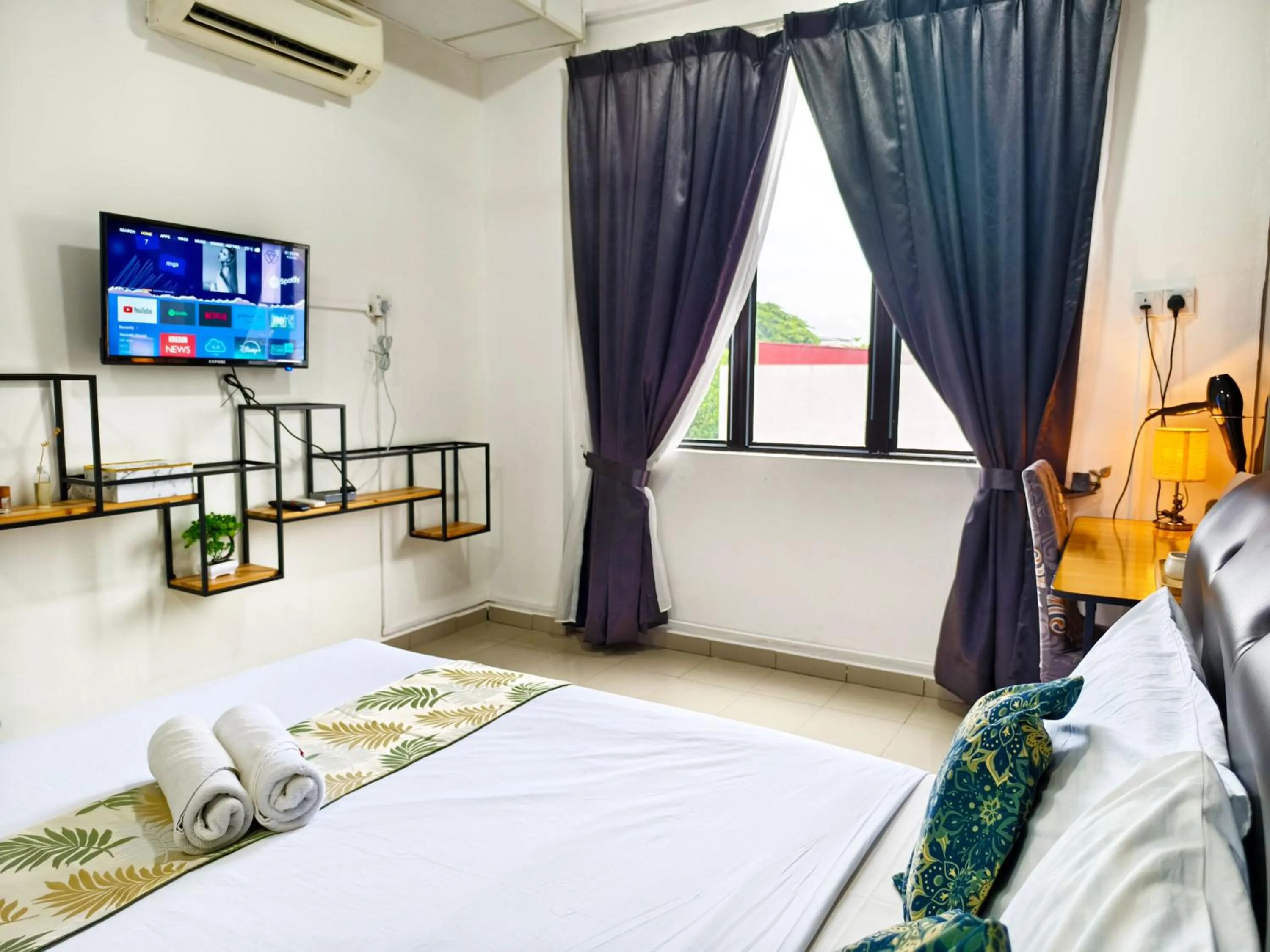 Bed in Salaam Suites Hotel