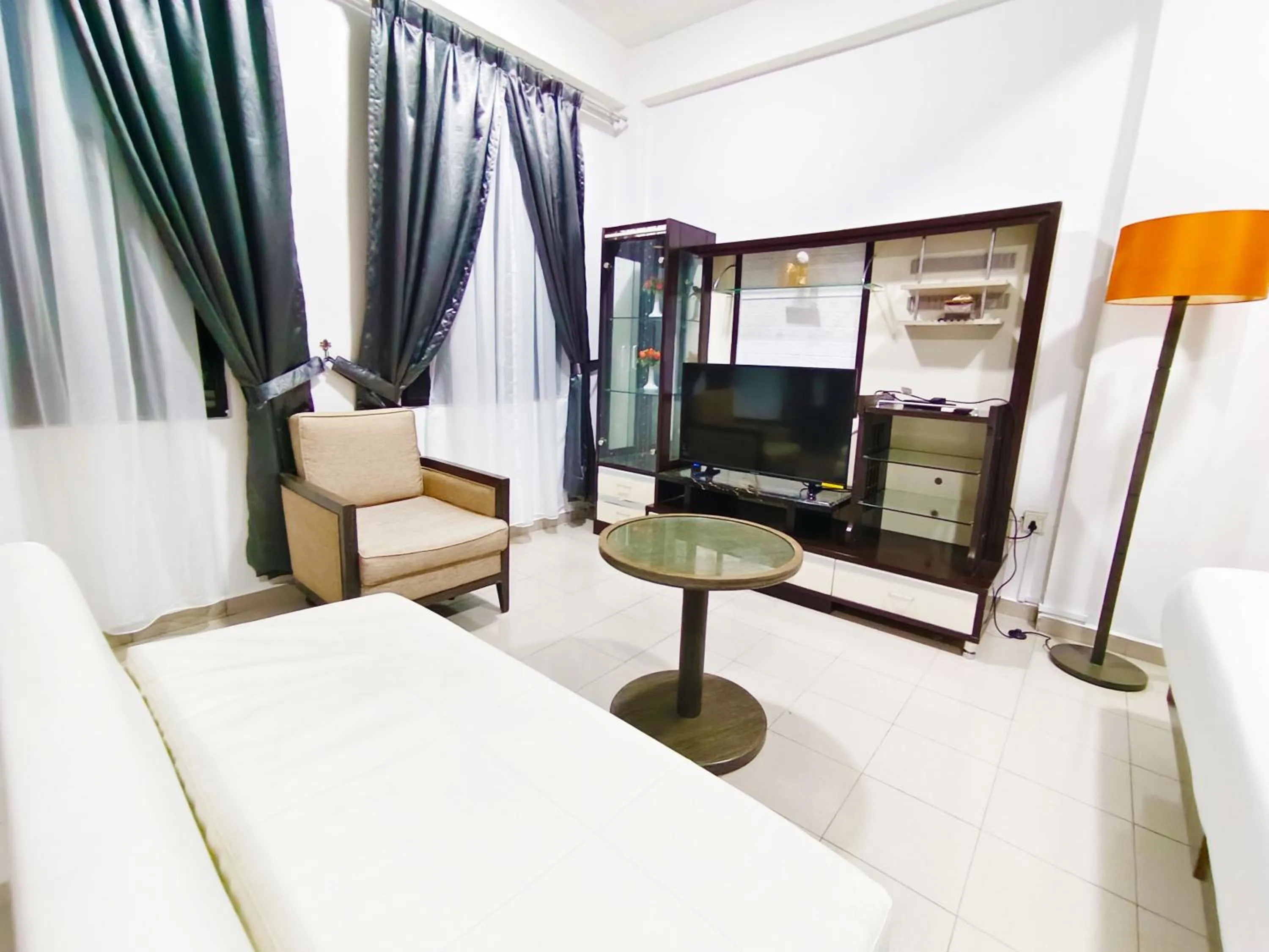 Living room, Bed in Salaam Suites Hotel