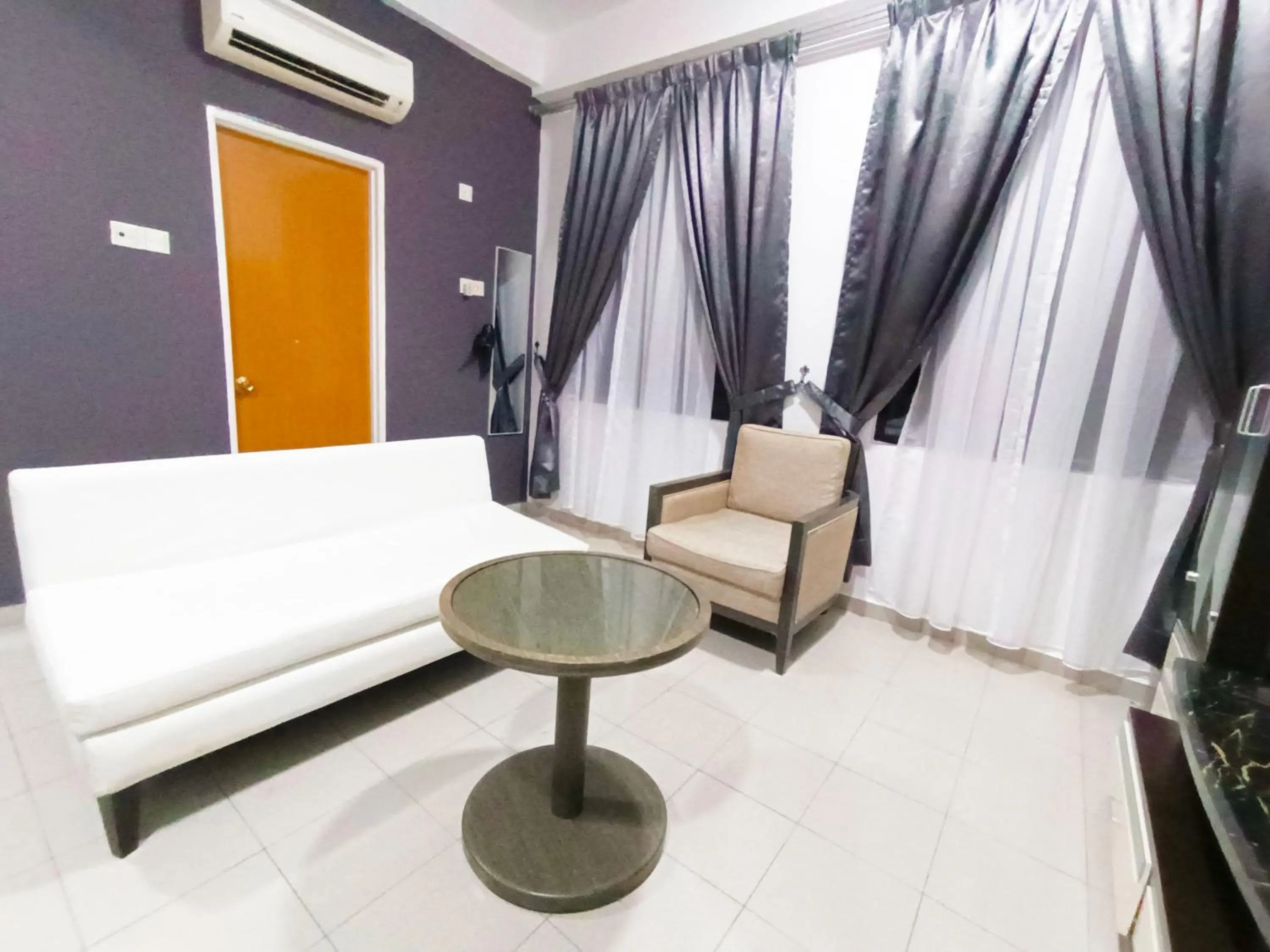 Living room in Salaam Suites Hotel