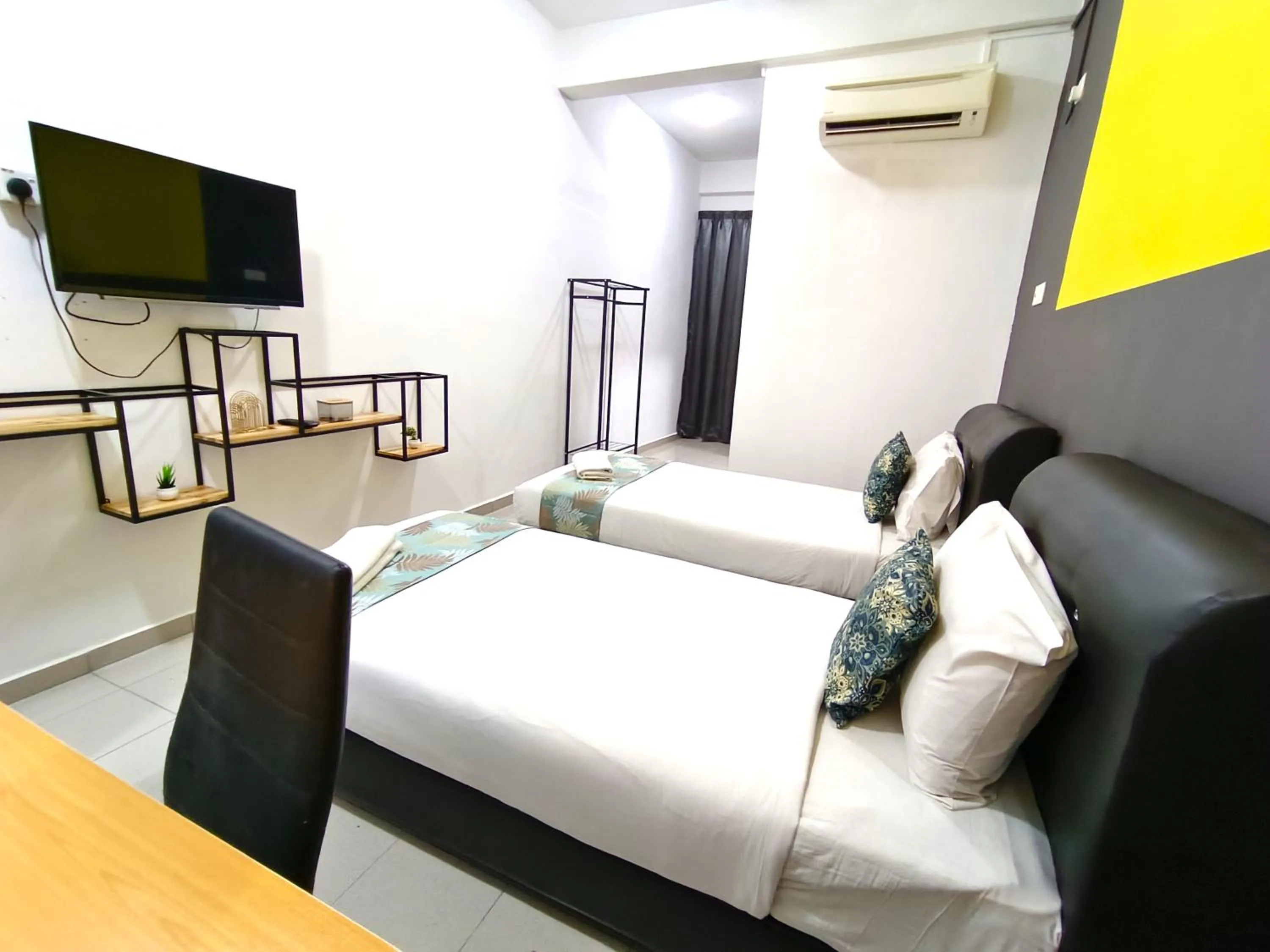 Photo of the whole room, Bed in Salaam Suites Hotel