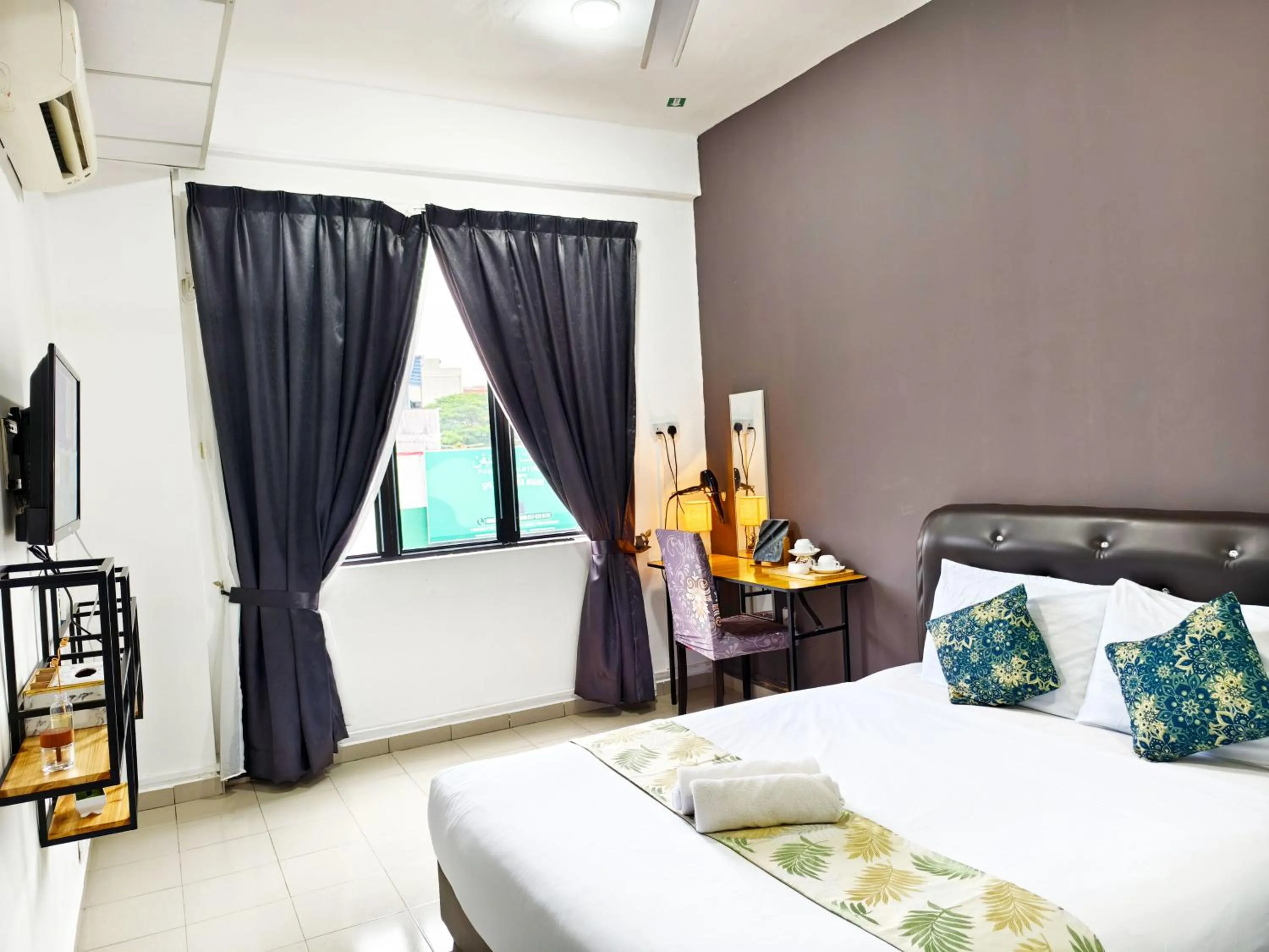 Bed in Salaam Suites Hotel