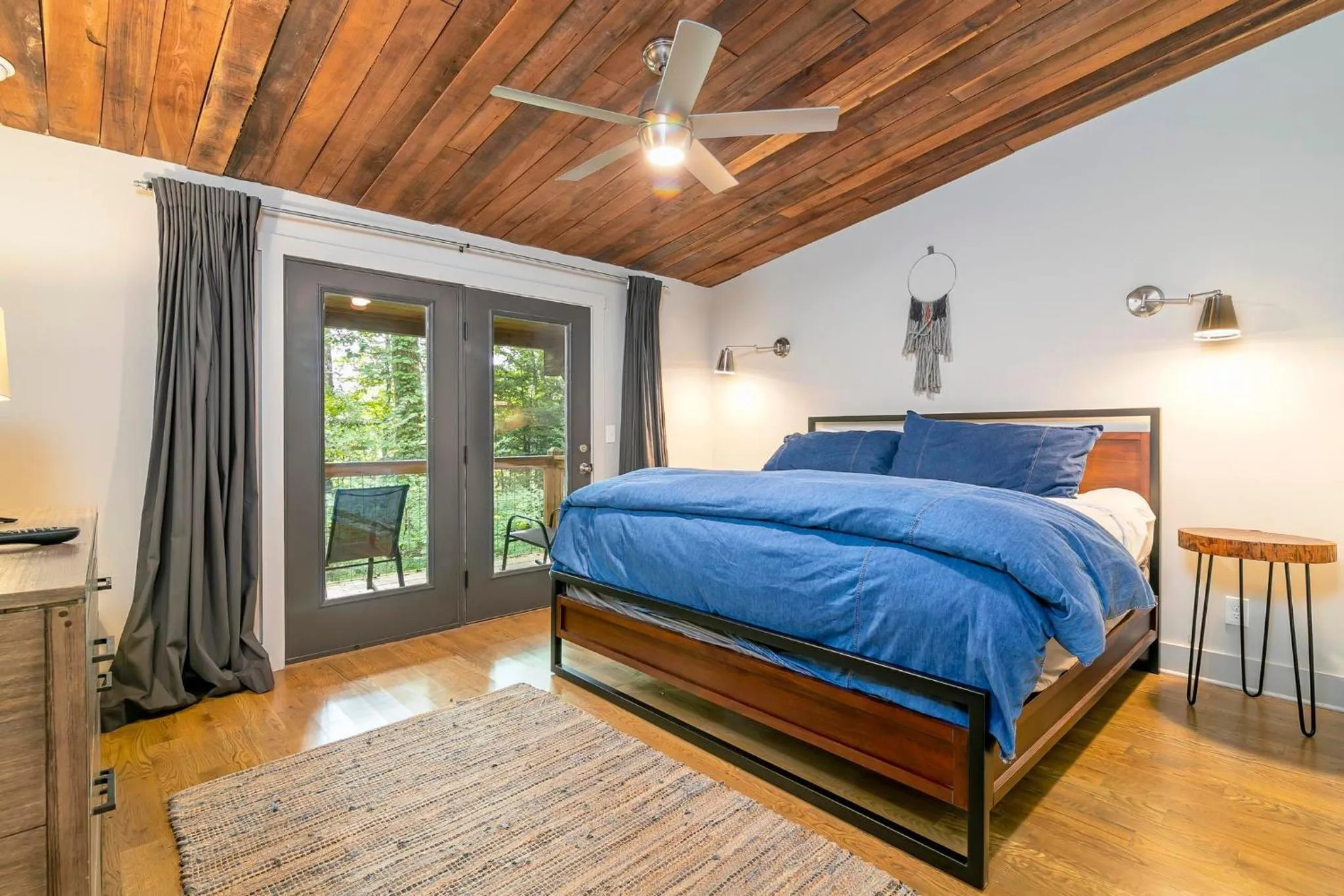 Bed in Dancing Bear Lodge