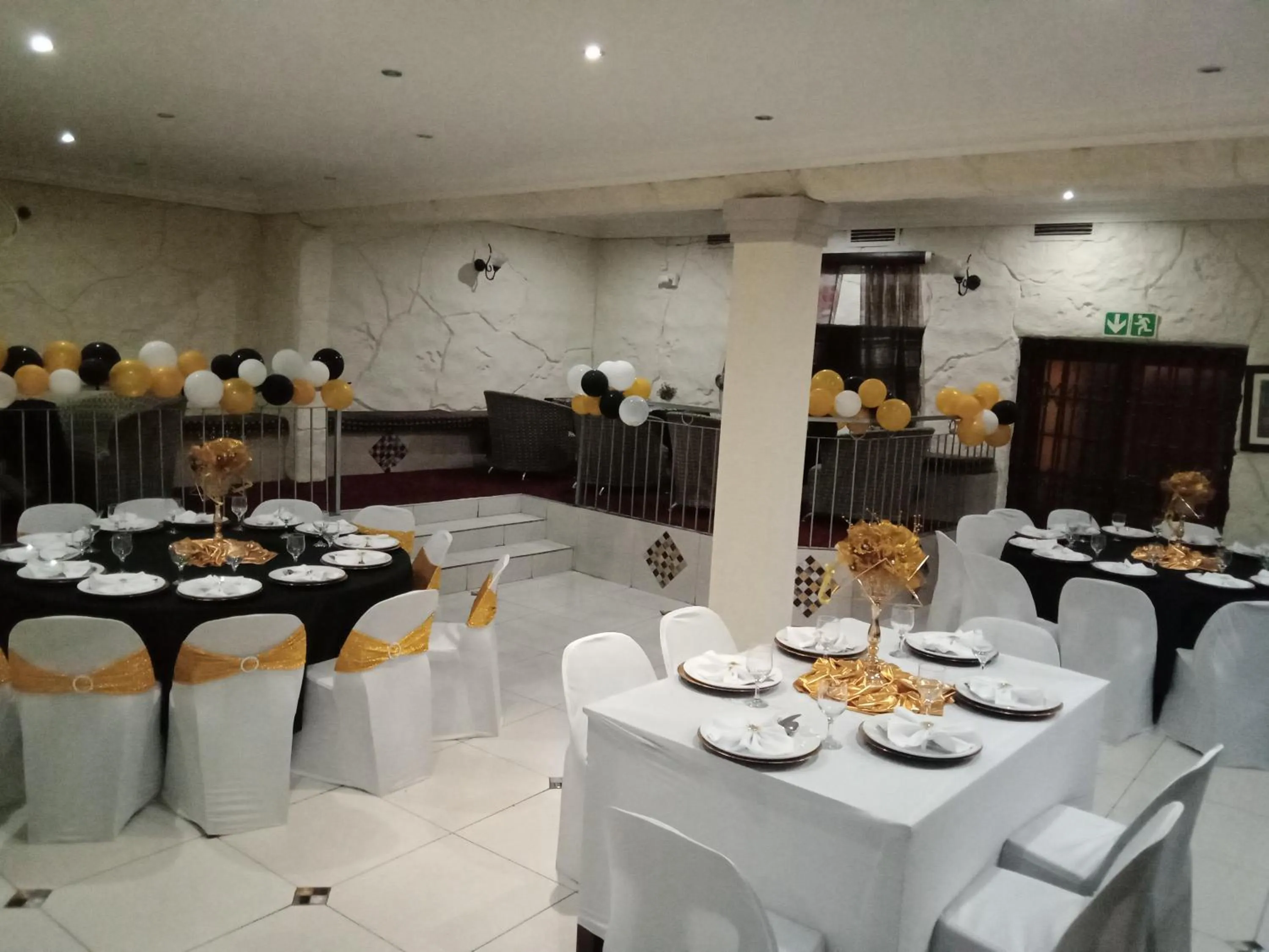 Dining area in Ecotel Midrand