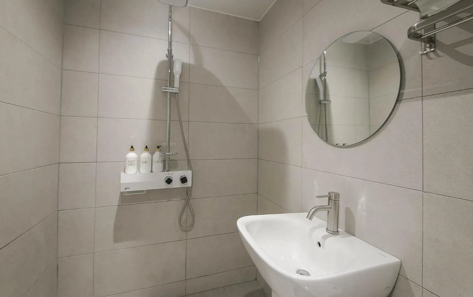 Shower in Hey Gunsan Hotel