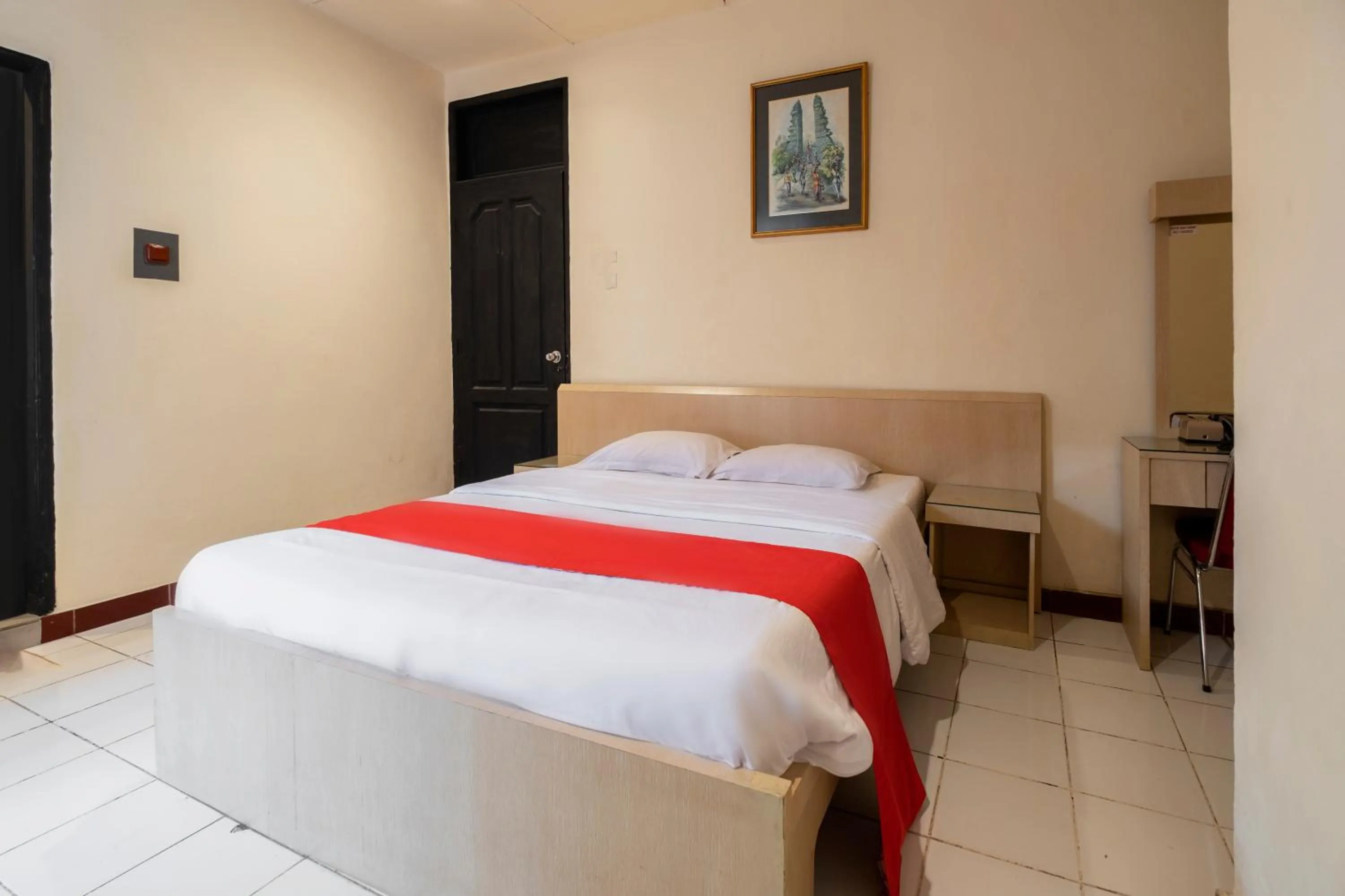 Photo of the whole room, Bed in HOTEL BALI MAKASSAR