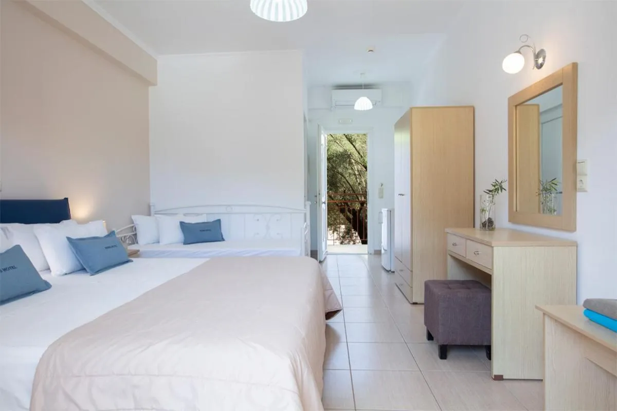 Bedroom, Bed in Menes Hotel