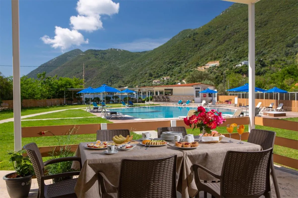 Pool view in Menes Hotel