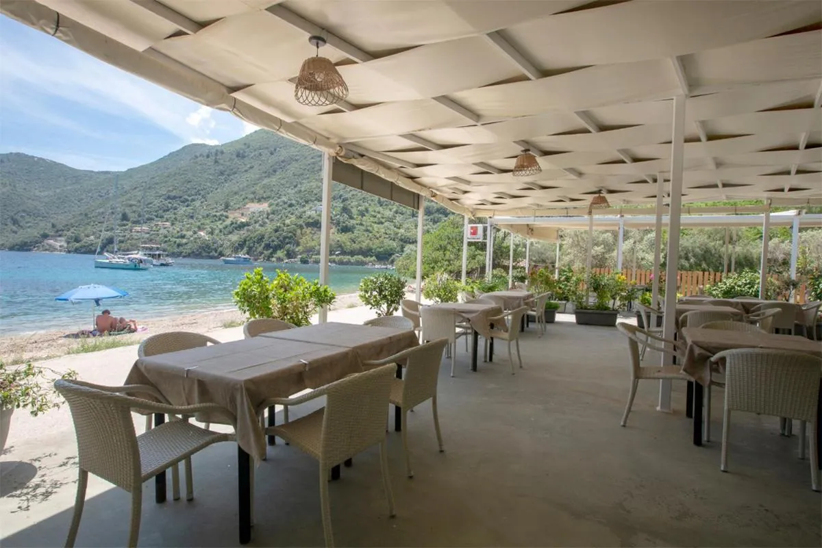 Restaurant/places to eat in Menes Hotel