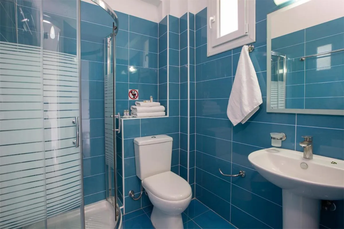 Shower in Menes Hotel