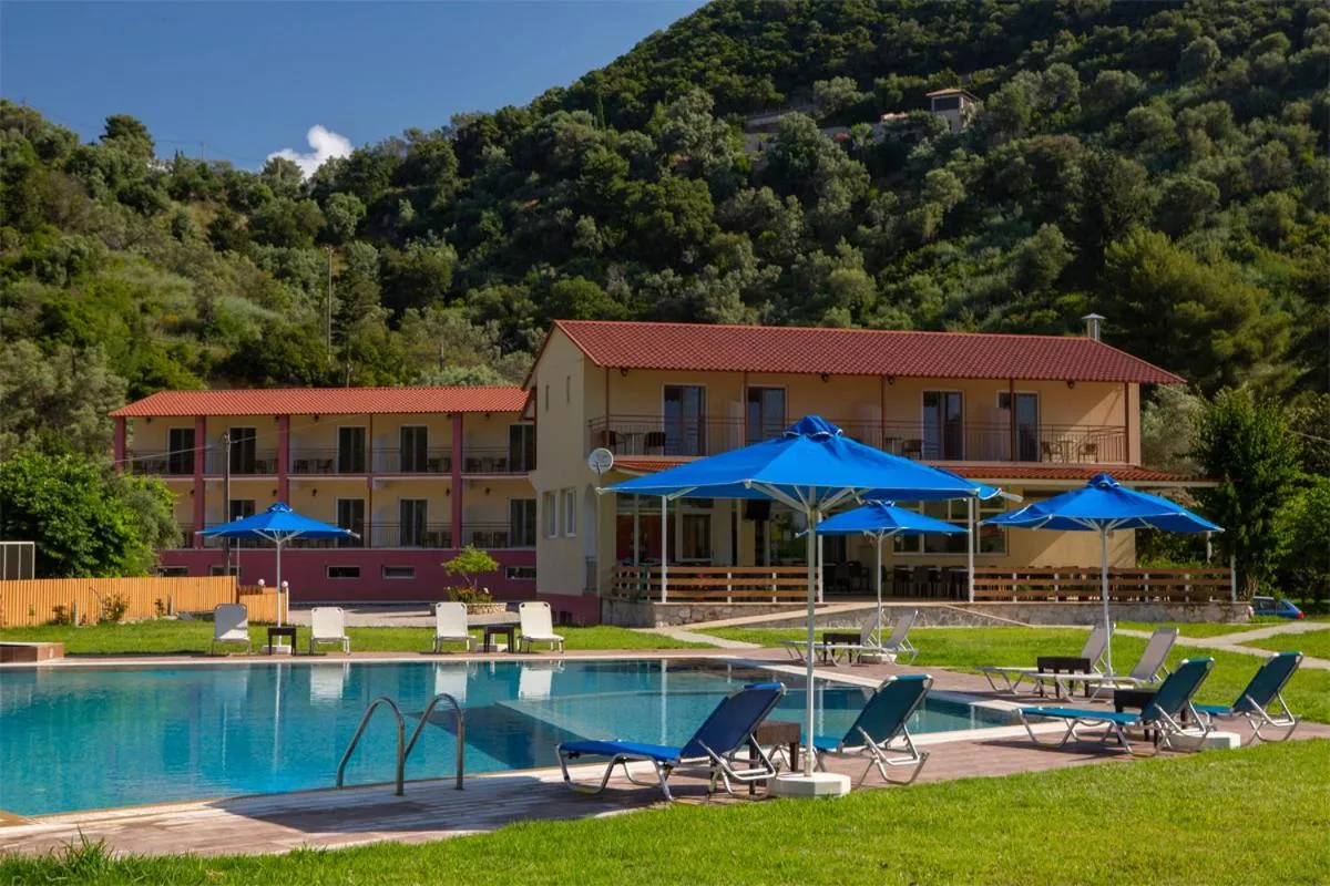 Swimming pool in Menes Hotel