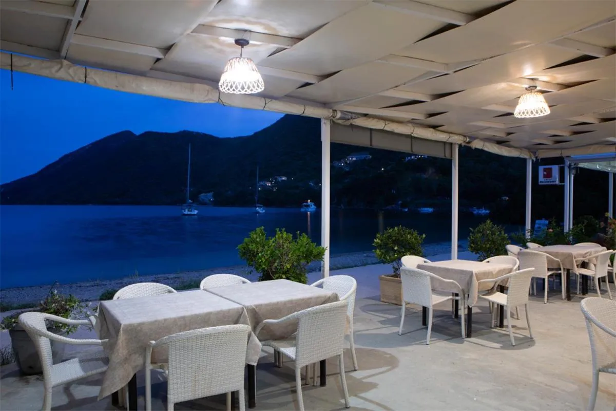 Restaurant/places to eat in Menes Hotel